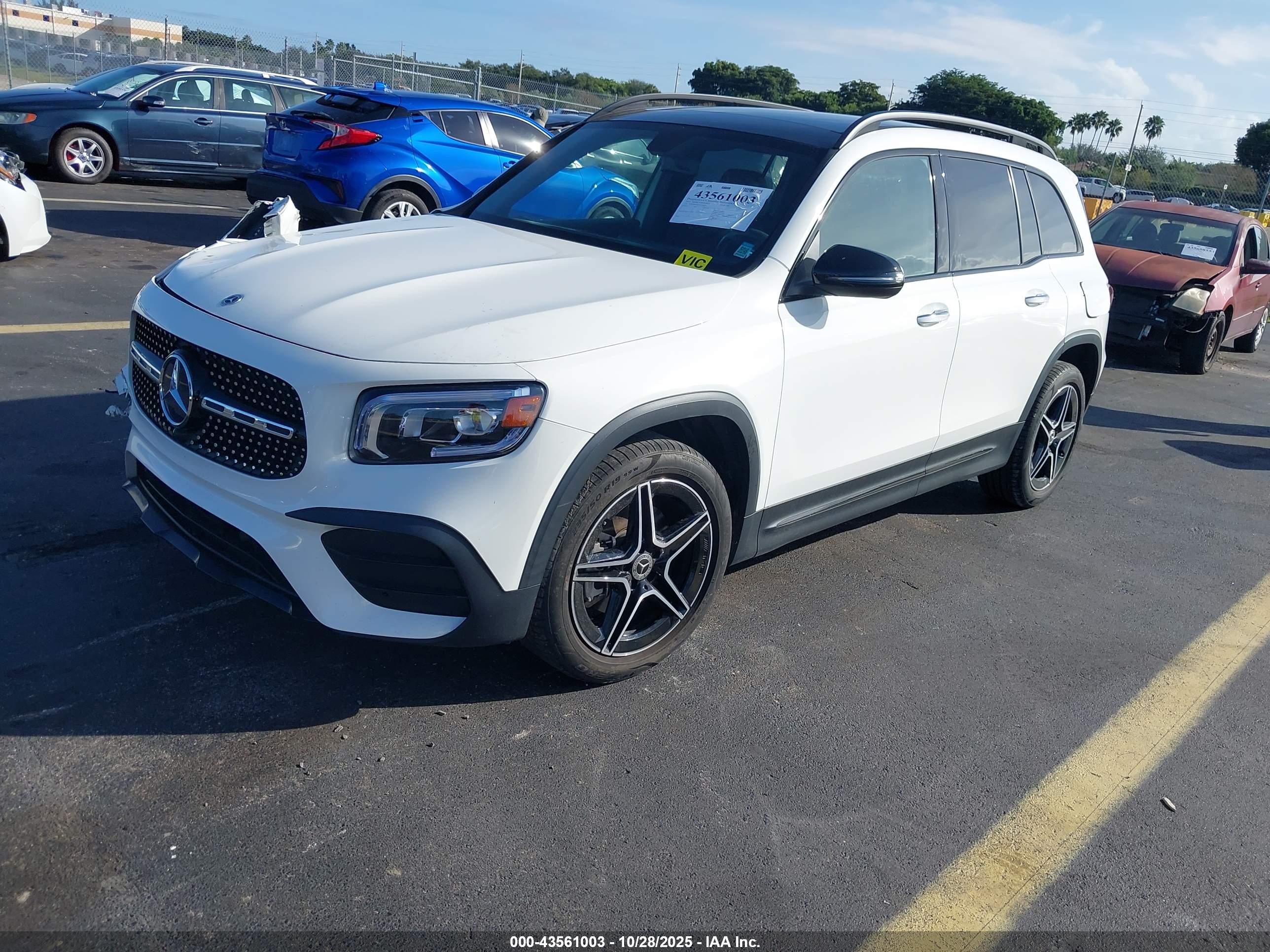 MERCEDES-BENZ GLB image 2