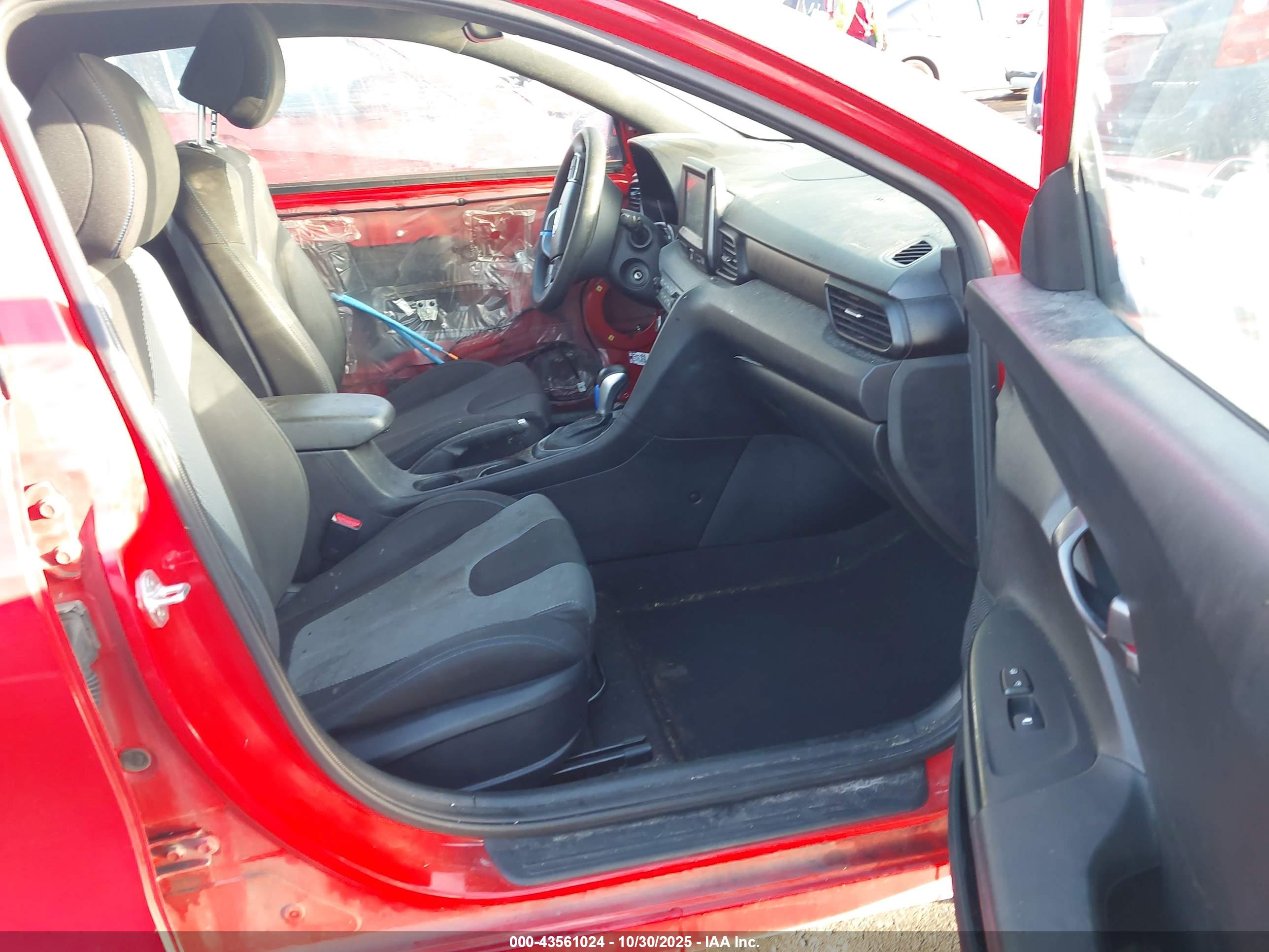 HYUNDAI VELOSTER image 5