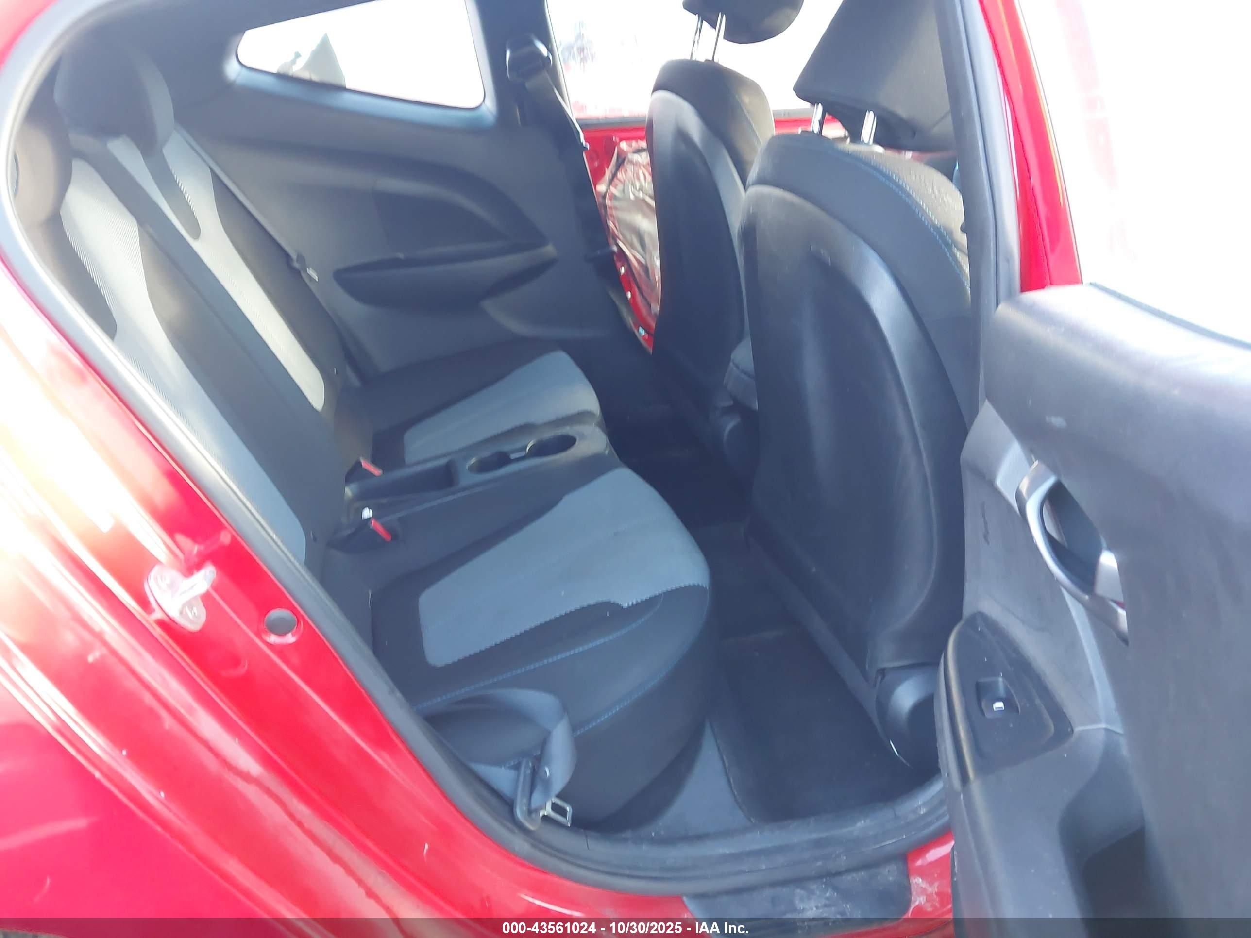 HYUNDAI VELOSTER image 8