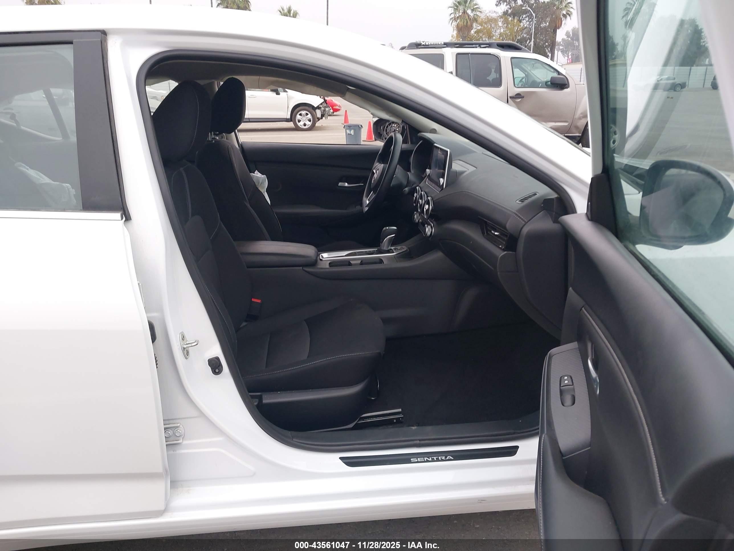 NISSAN SENTRA image 5
