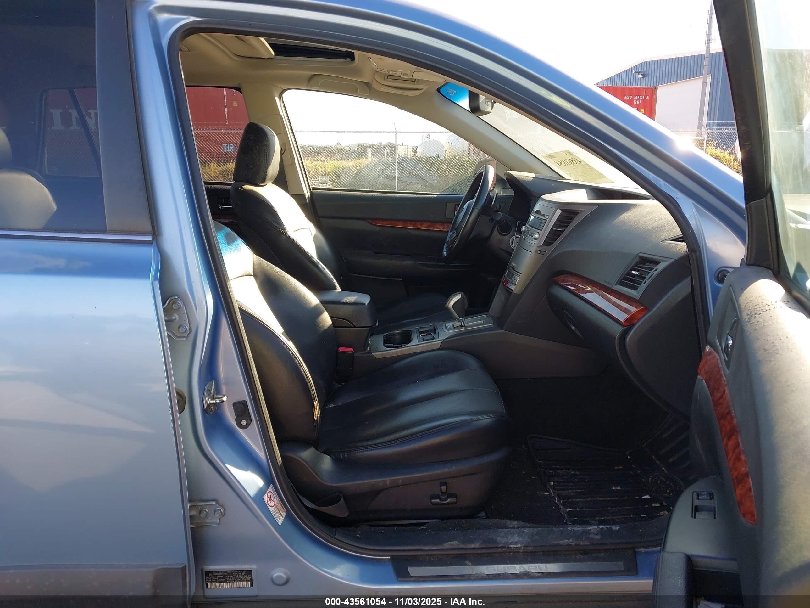 SUBARU OUTBACK image 5