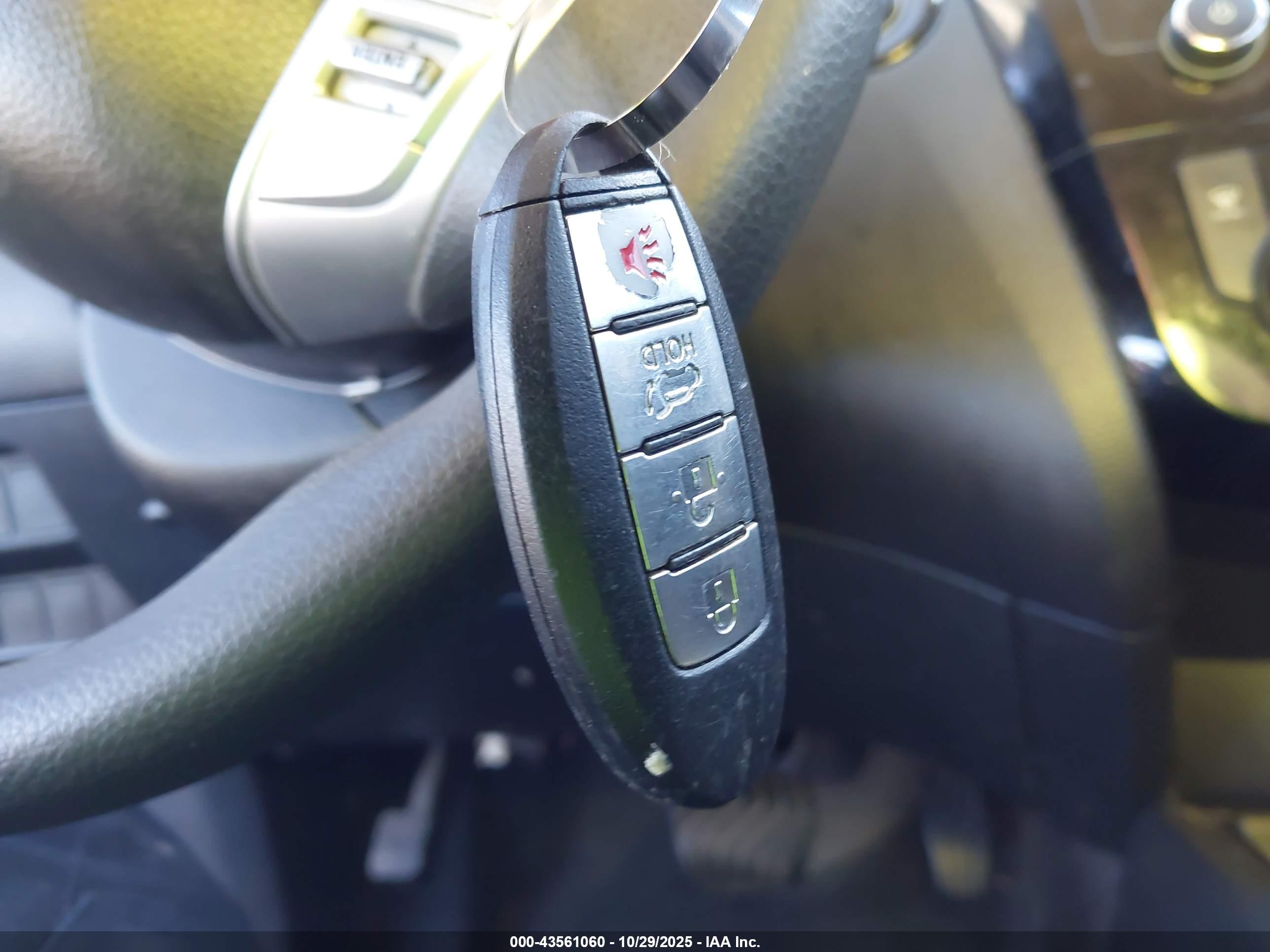 NISSAN ROGUE image 11