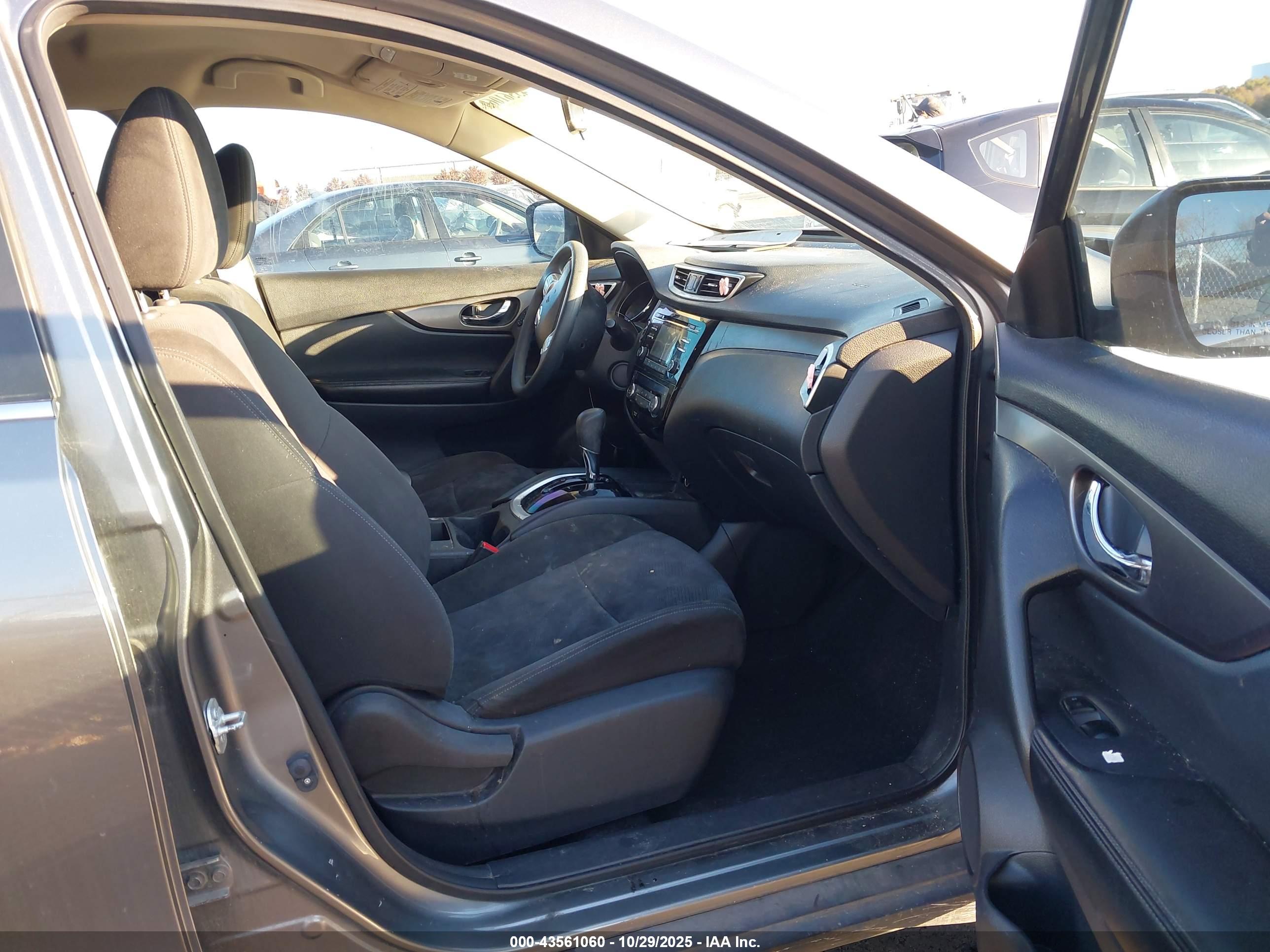 NISSAN ROGUE image 5