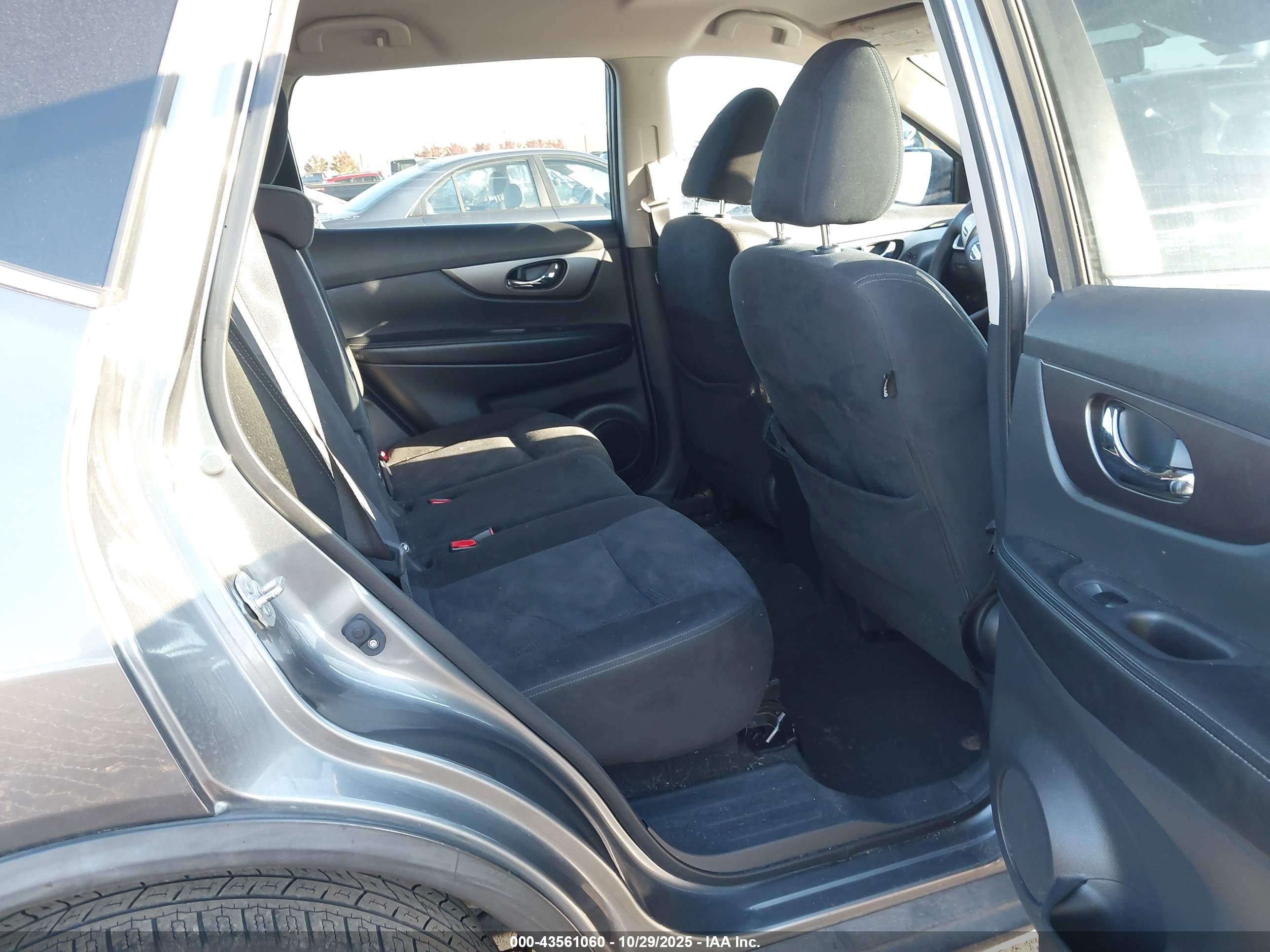NISSAN ROGUE image 8
