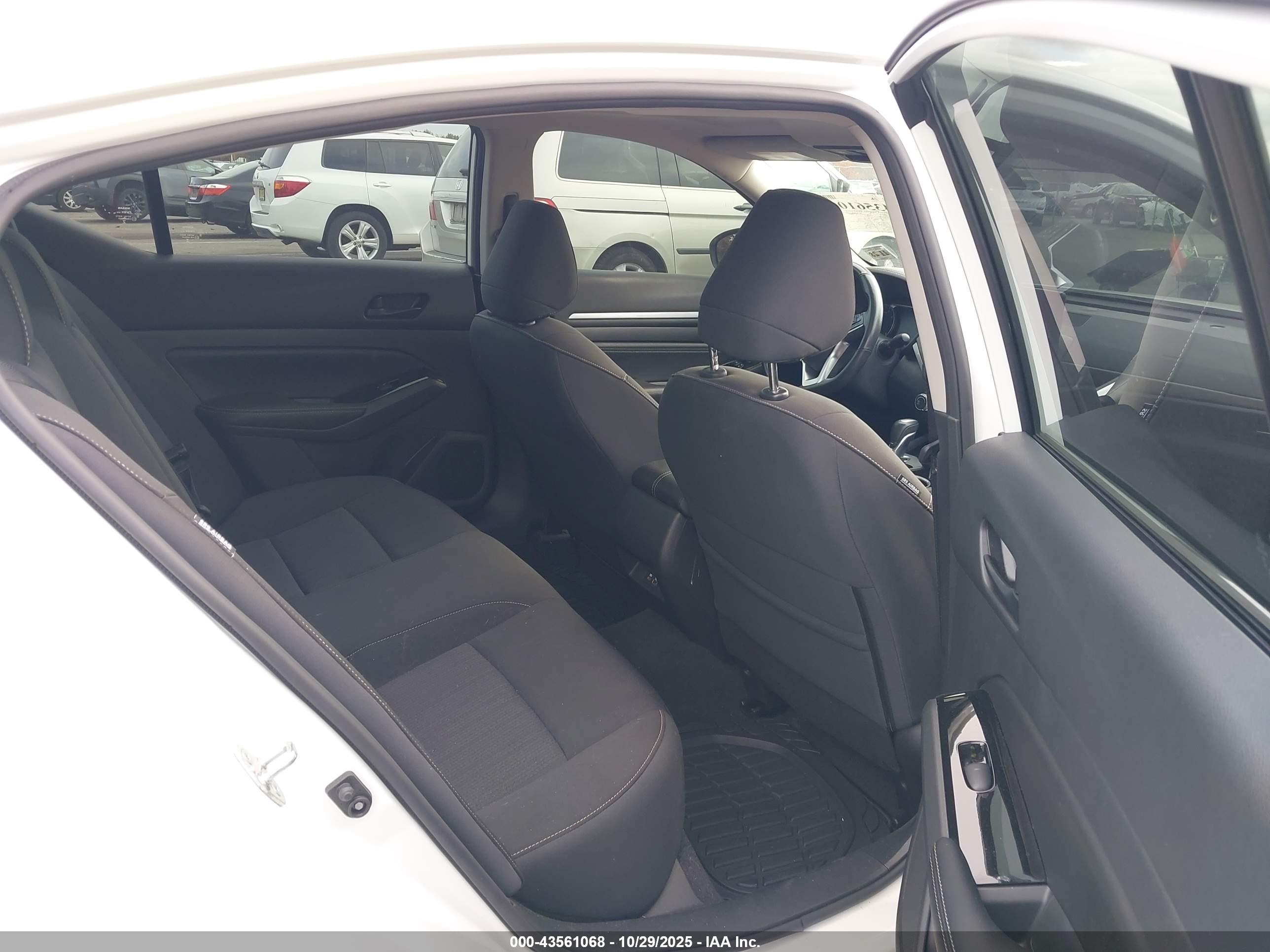 NISSAN ALTIMA image 8