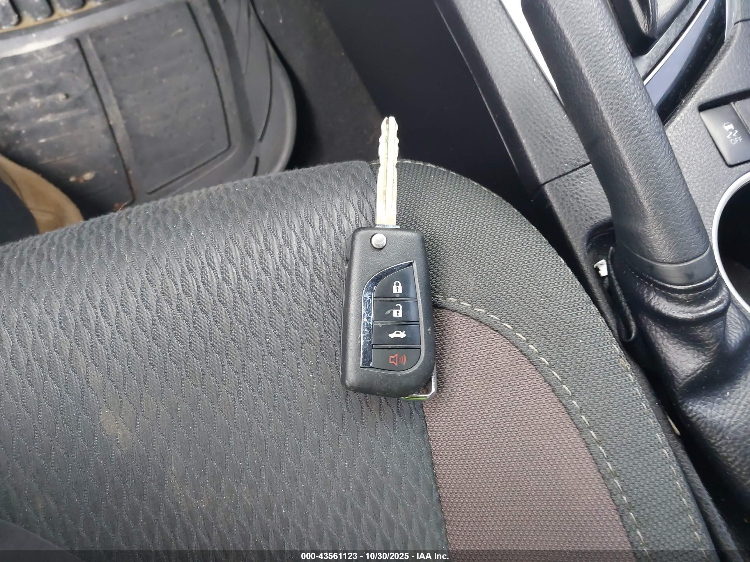 TOYOTA COROLLA image 11