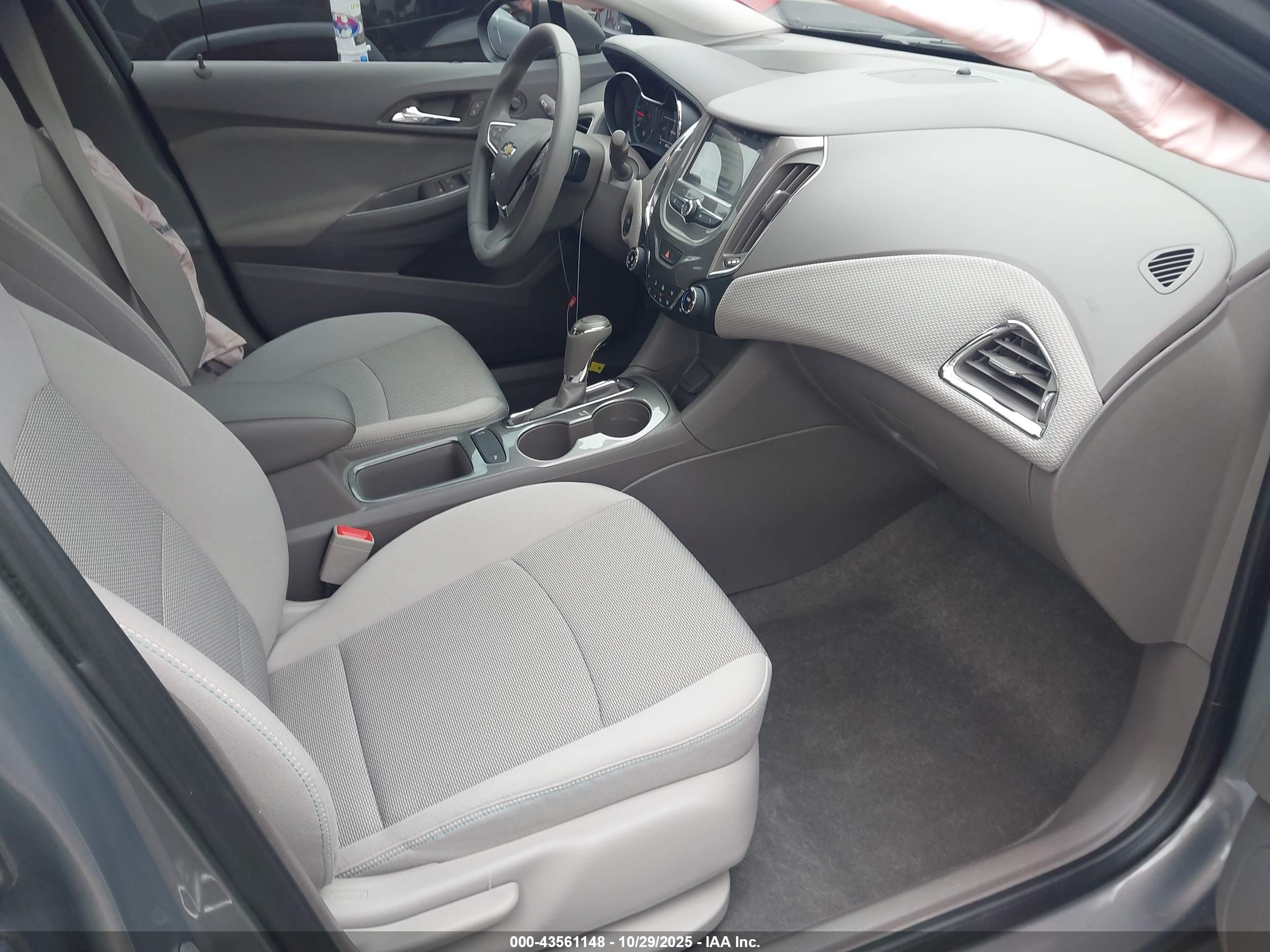 CHEVROLET CRUZE image 5