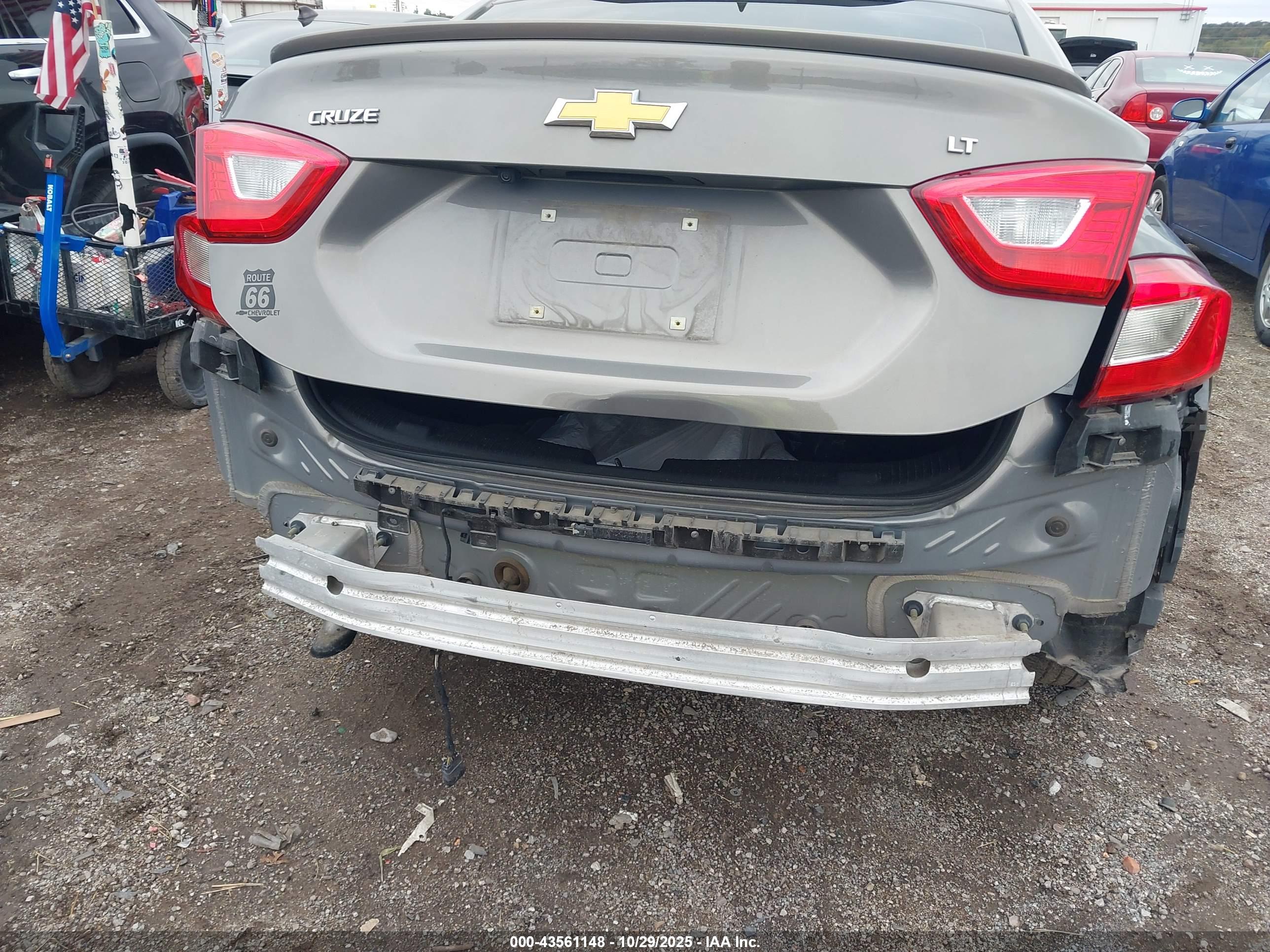 CHEVROLET CRUZE image 6