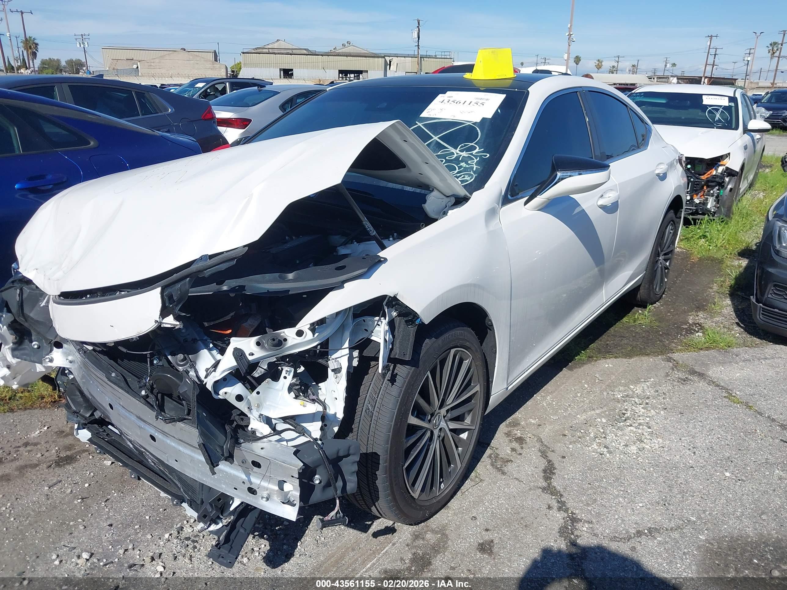 LEXUS ES image 2
