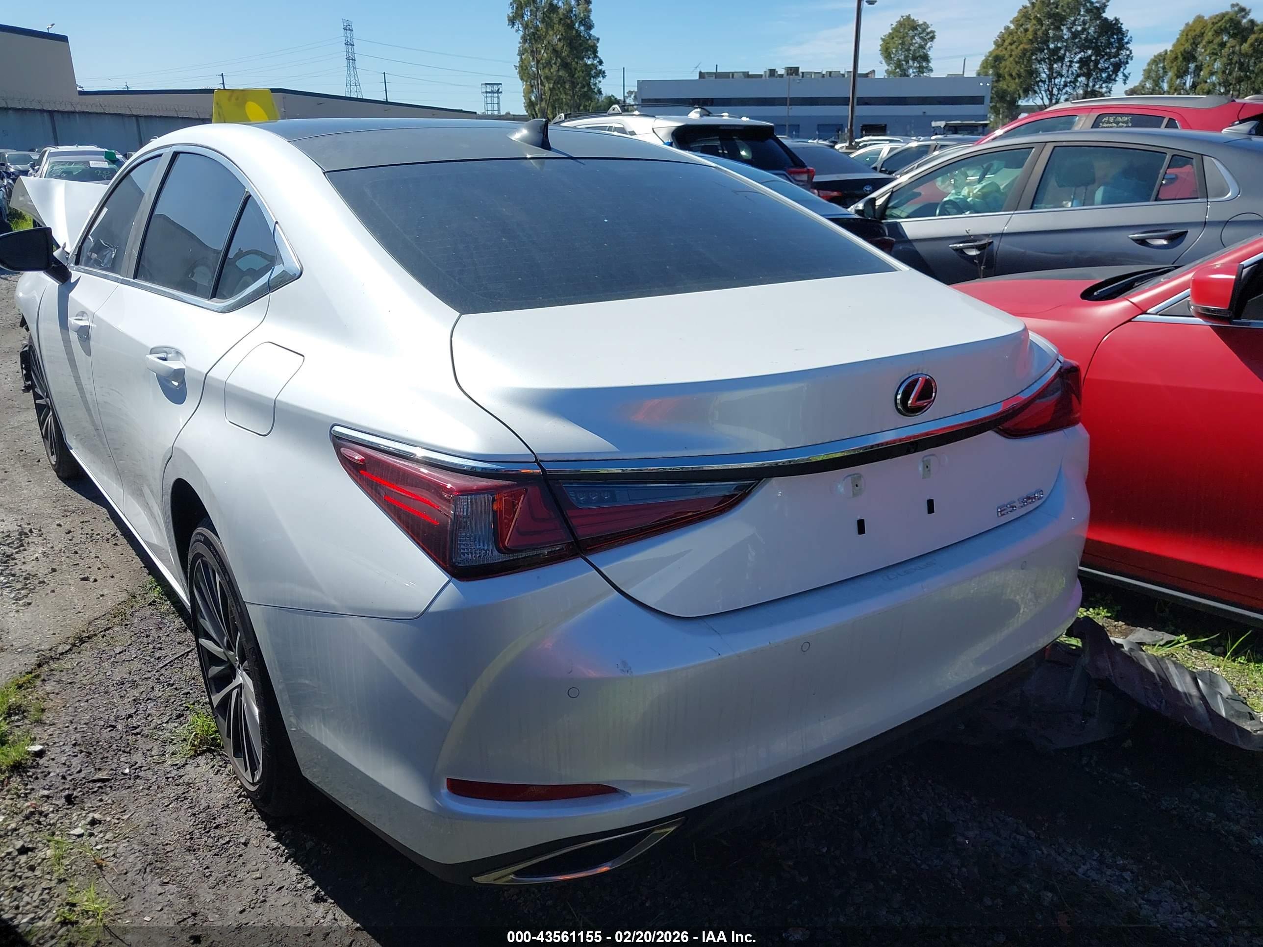 LEXUS ES image 3