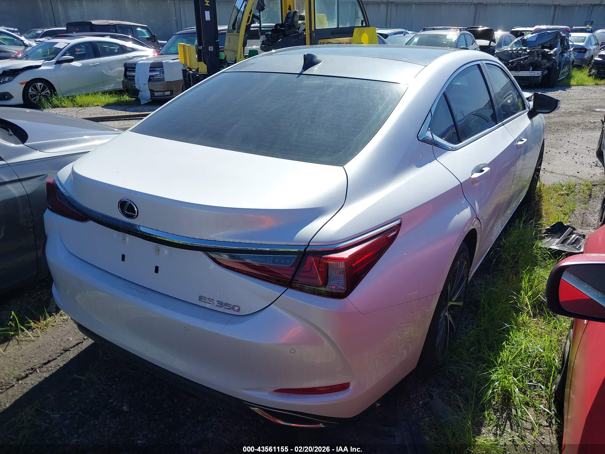 LEXUS ES image 4