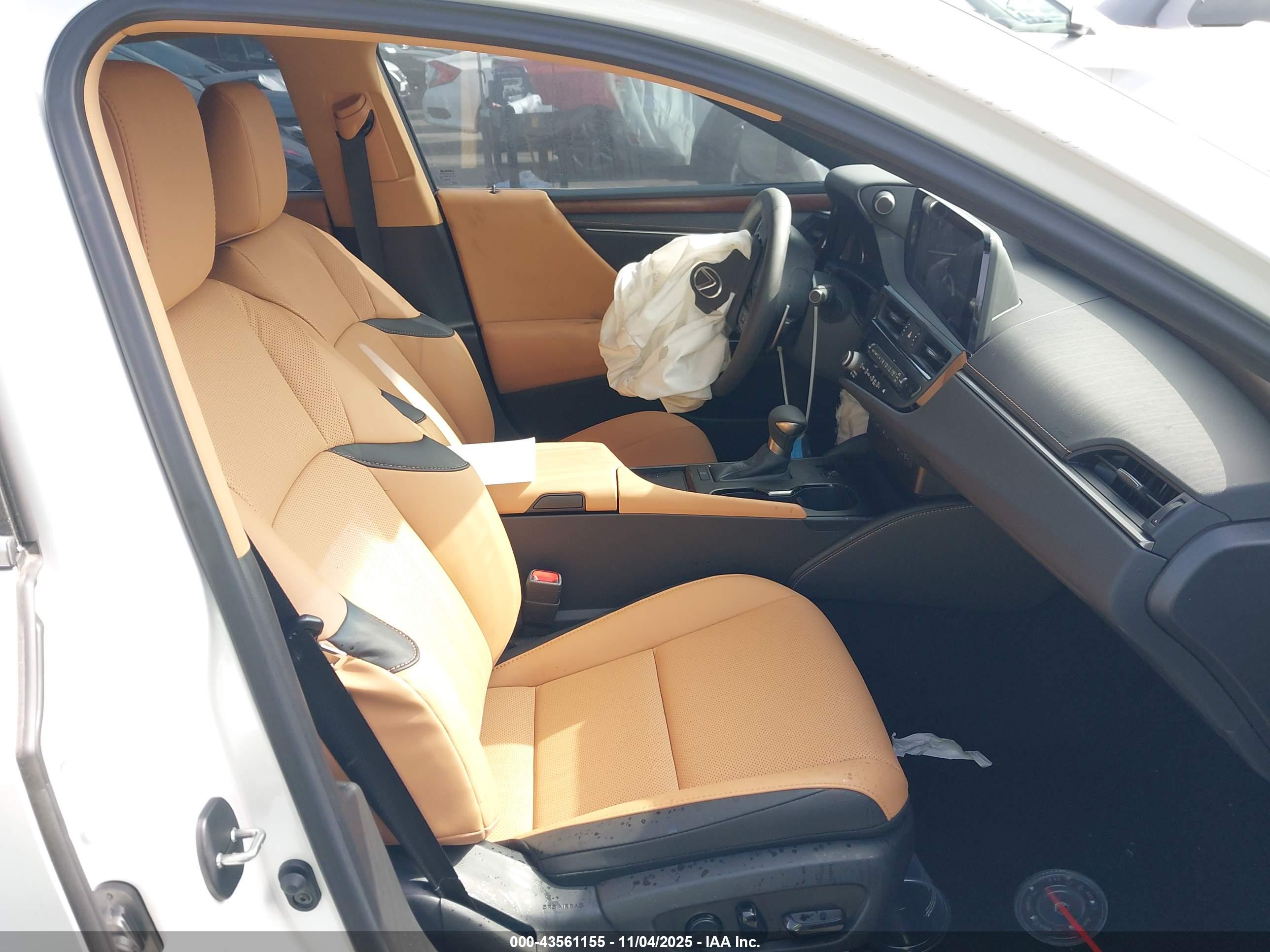 LEXUS ES image 5