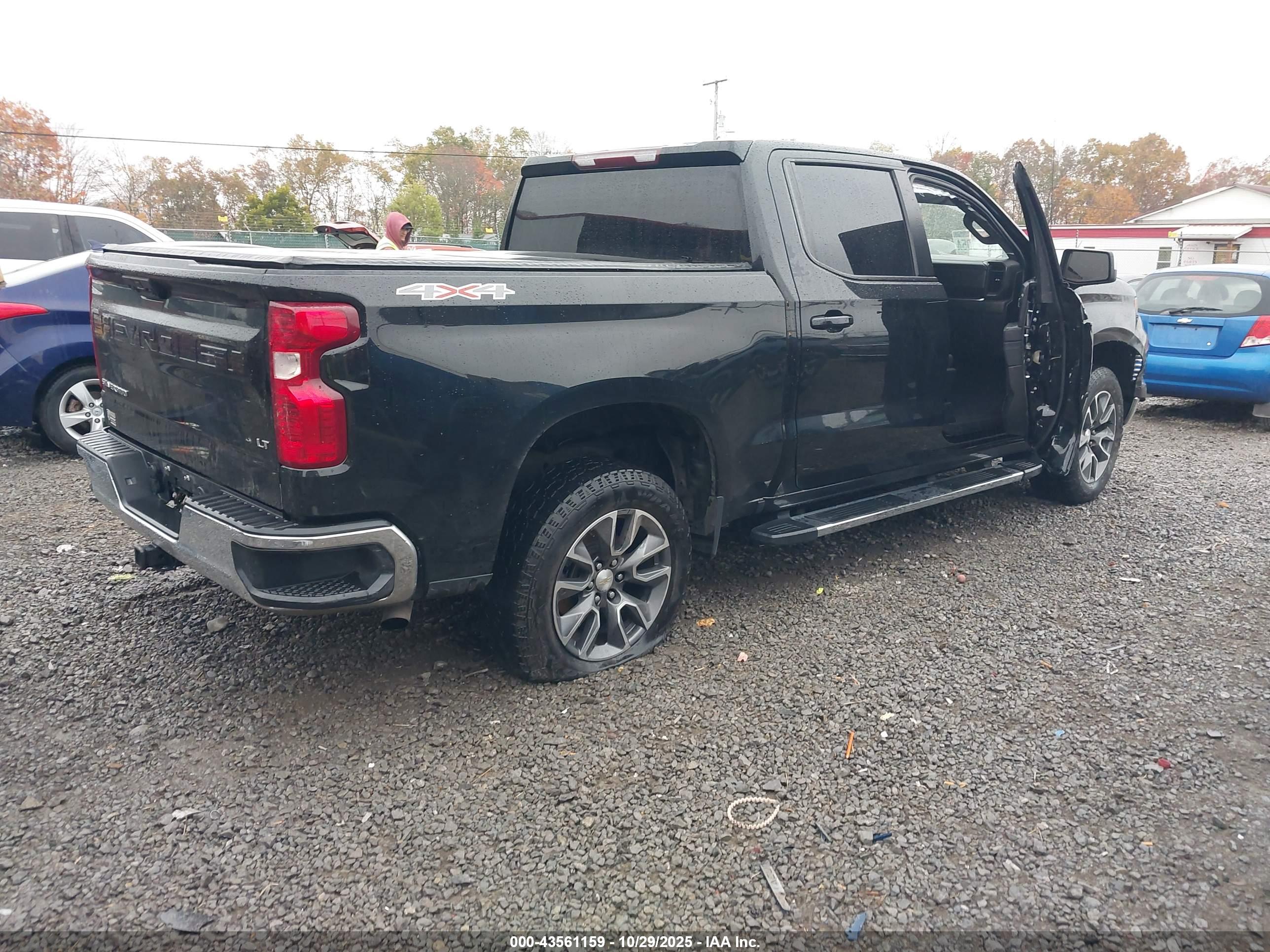 CHEVROLET SILVERADO image 4
