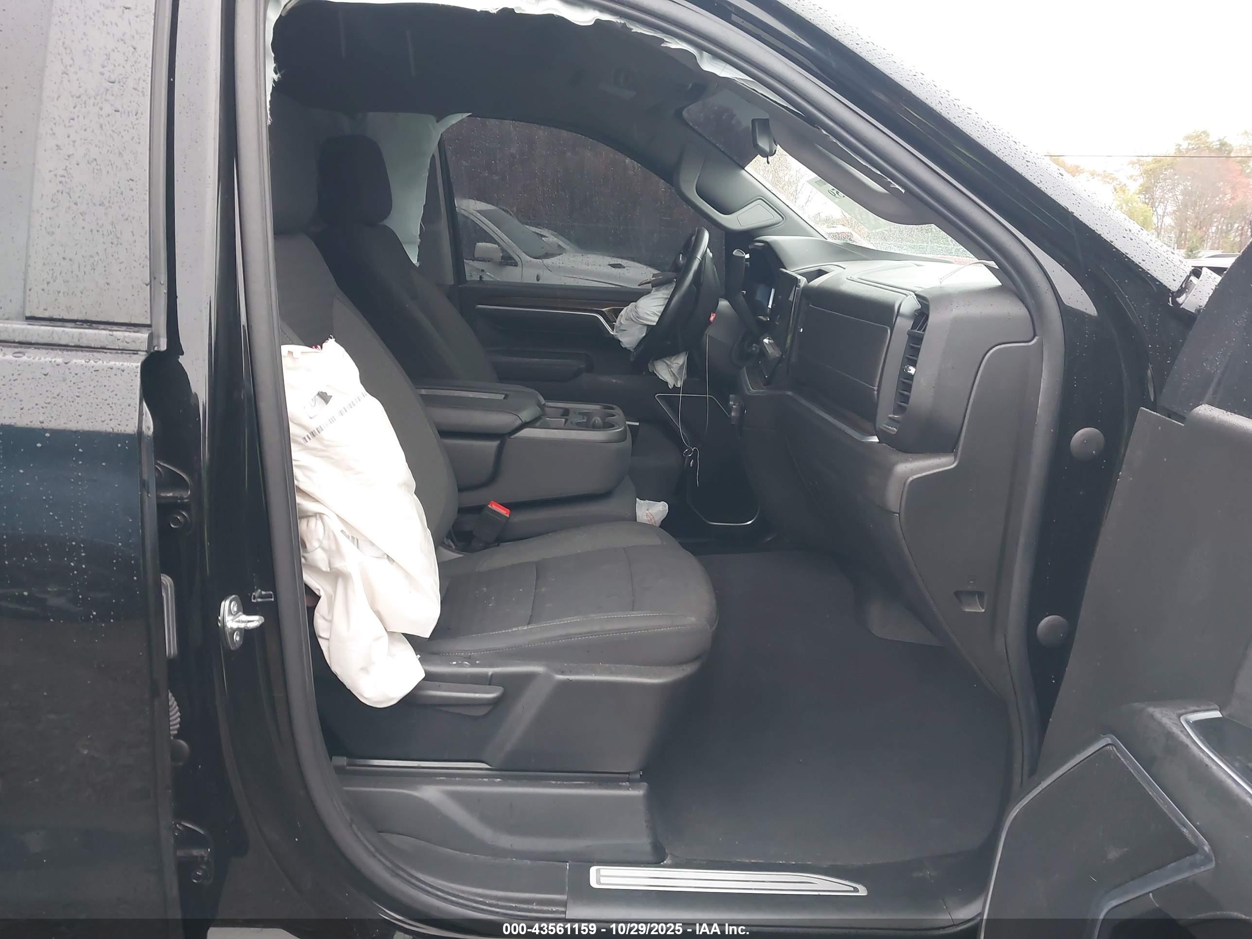 CHEVROLET SILVERADO image 5