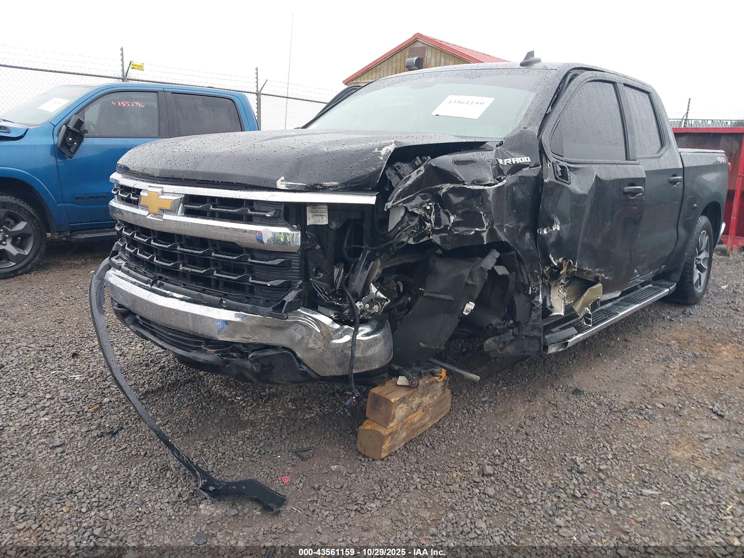 CHEVROLET SILVERADO image 6