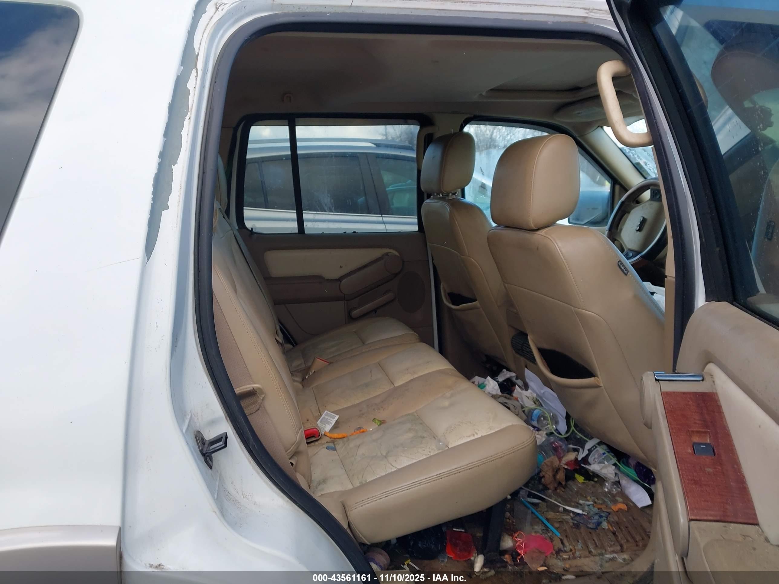 FORD EXPLORER image 8