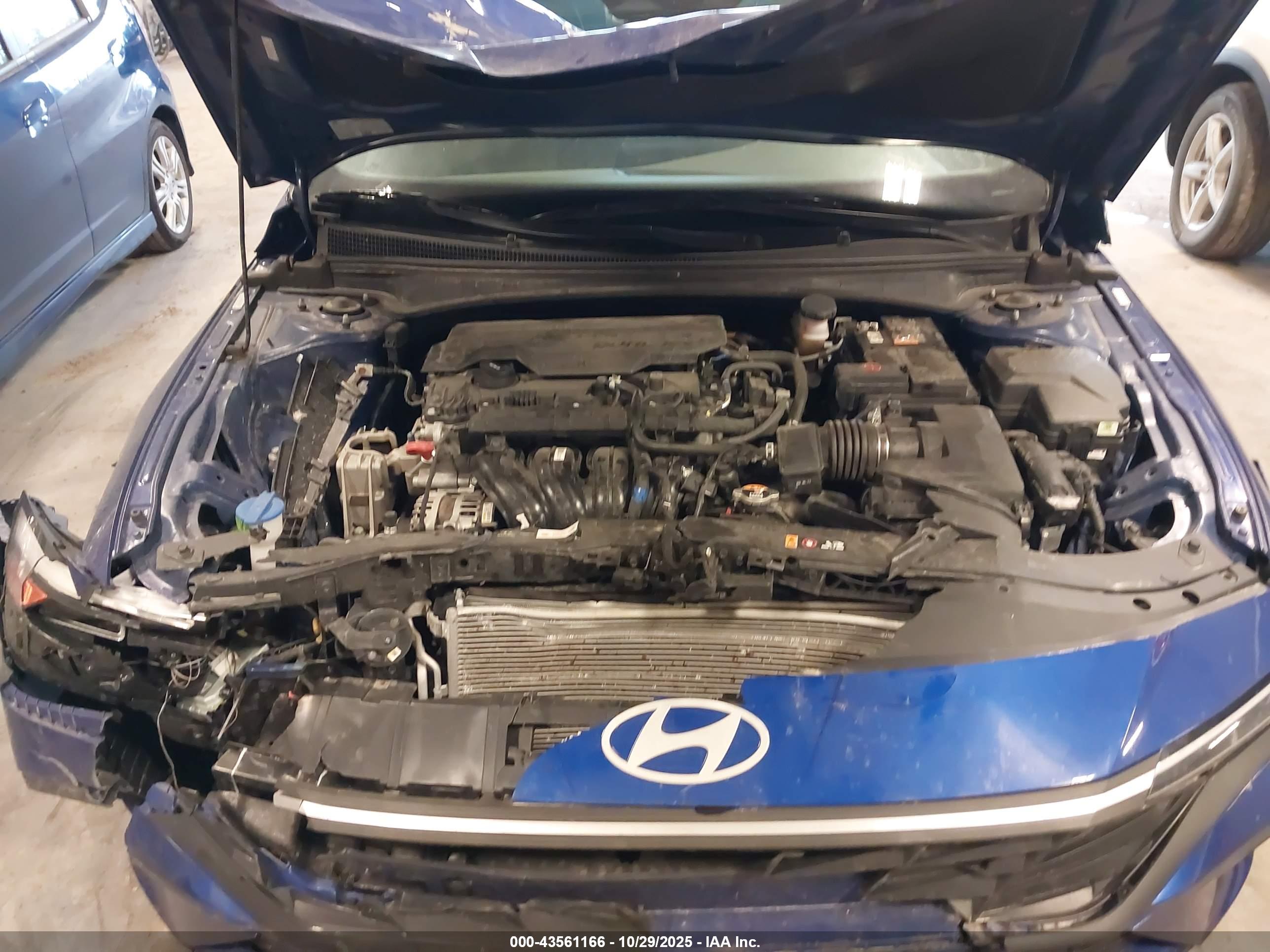HYUNDAI ELANTRA image 10