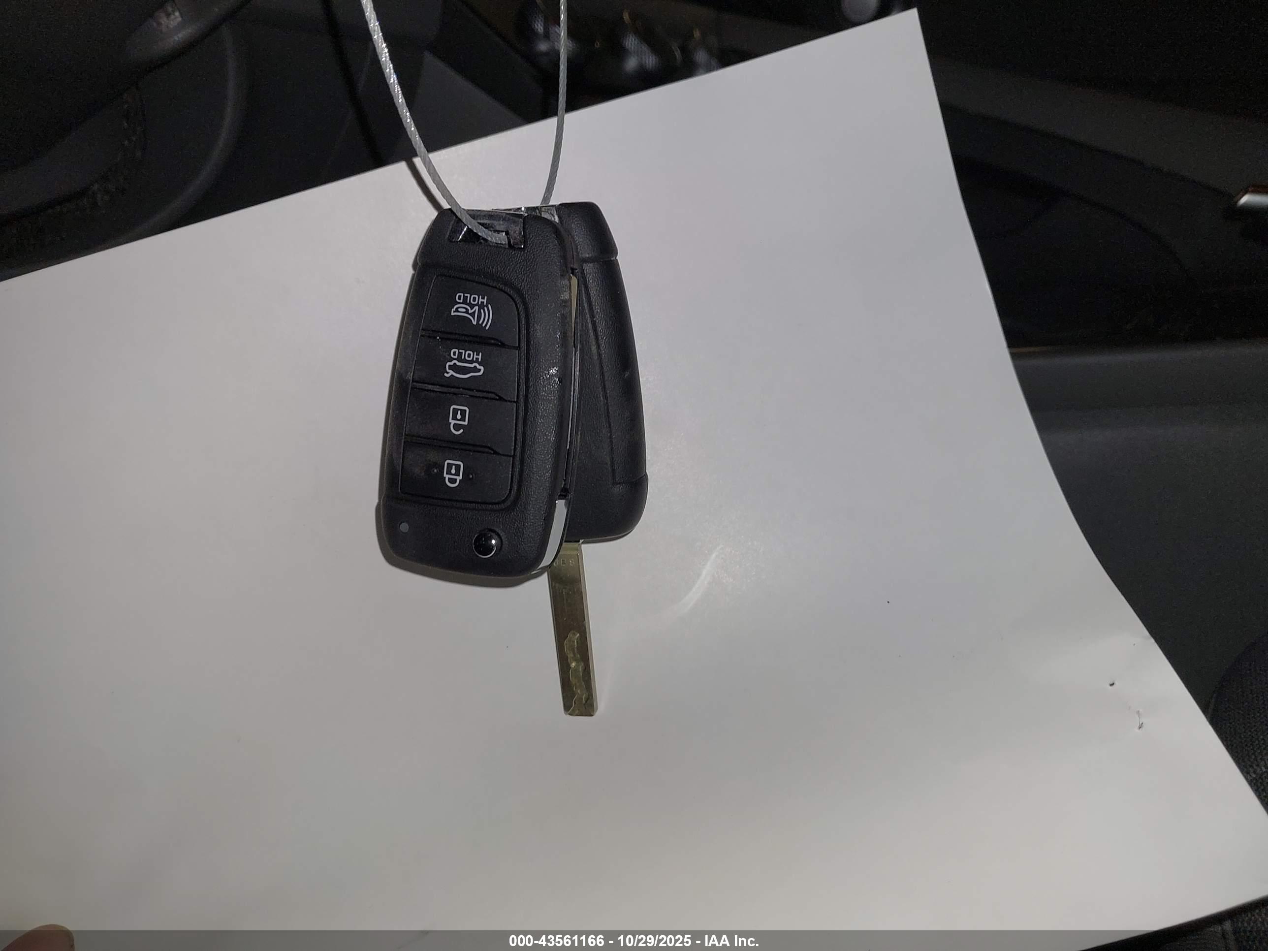 HYUNDAI ELANTRA image 11