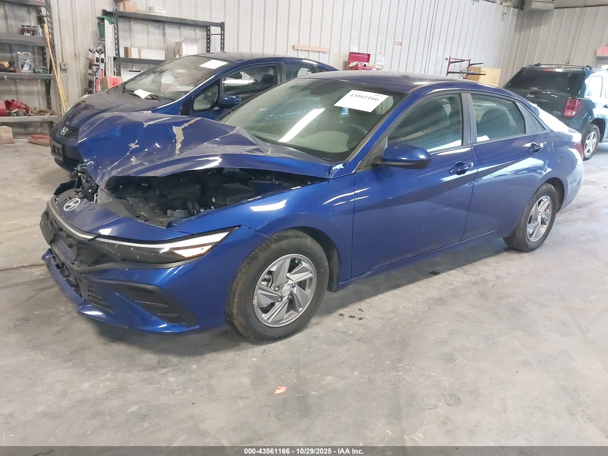 HYUNDAI ELANTRA image 2