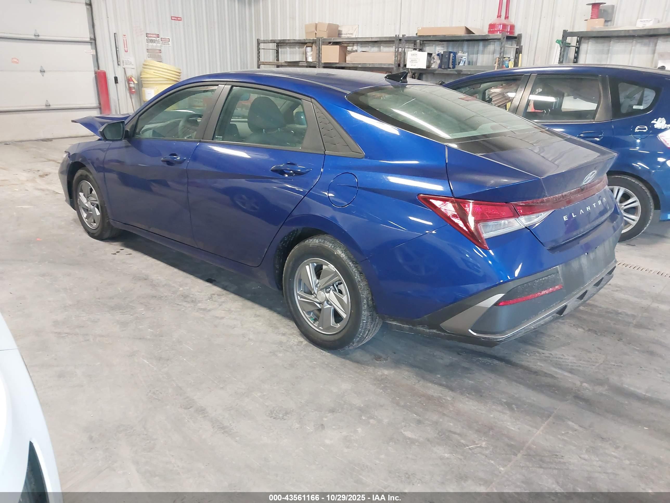 HYUNDAI ELANTRA image 3