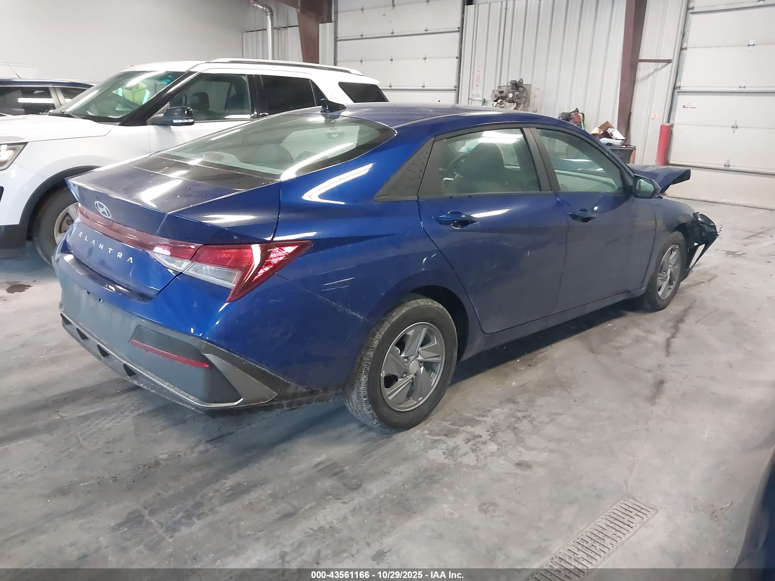 HYUNDAI ELANTRA image 4