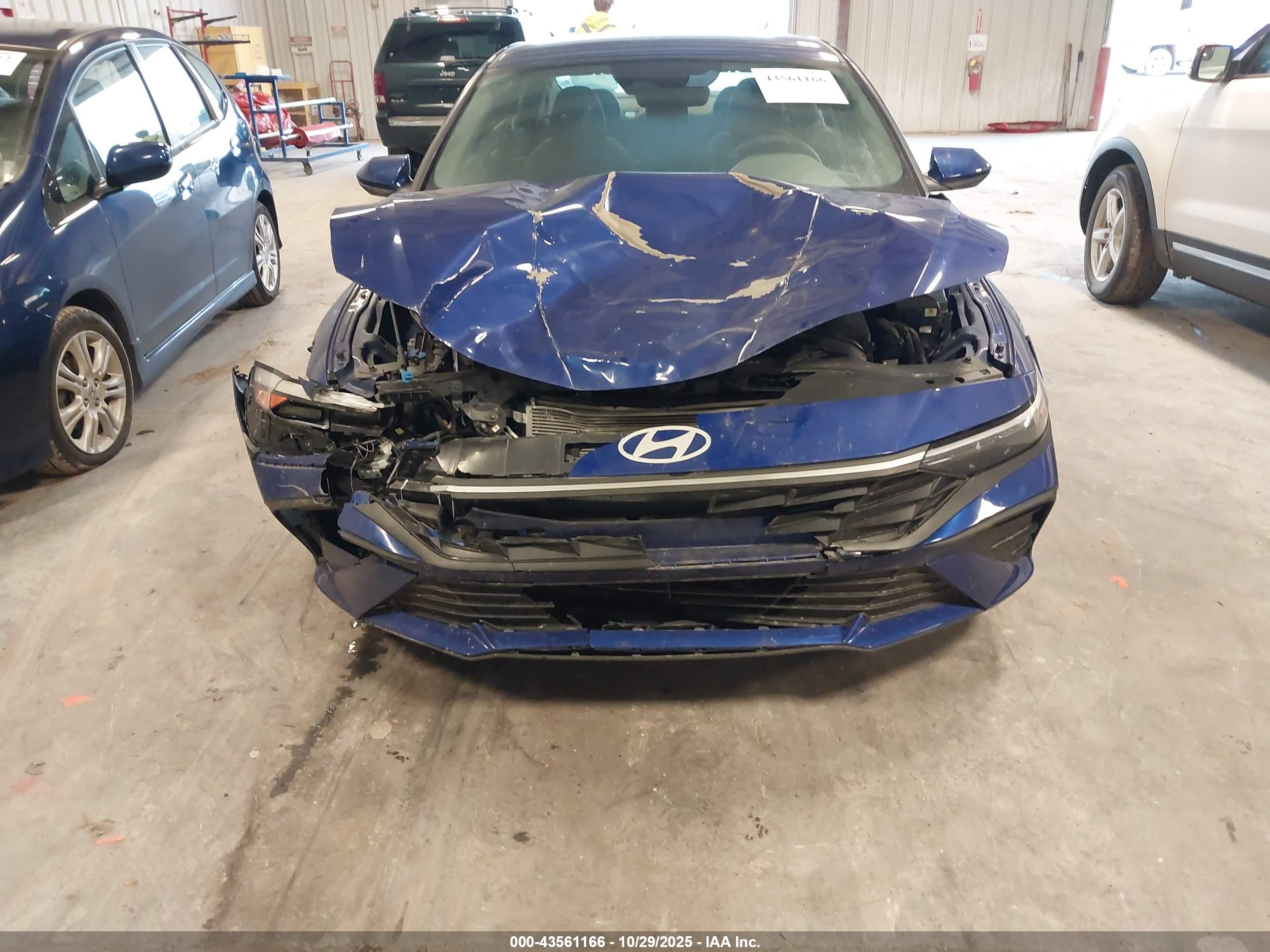 HYUNDAI ELANTRA image 6
