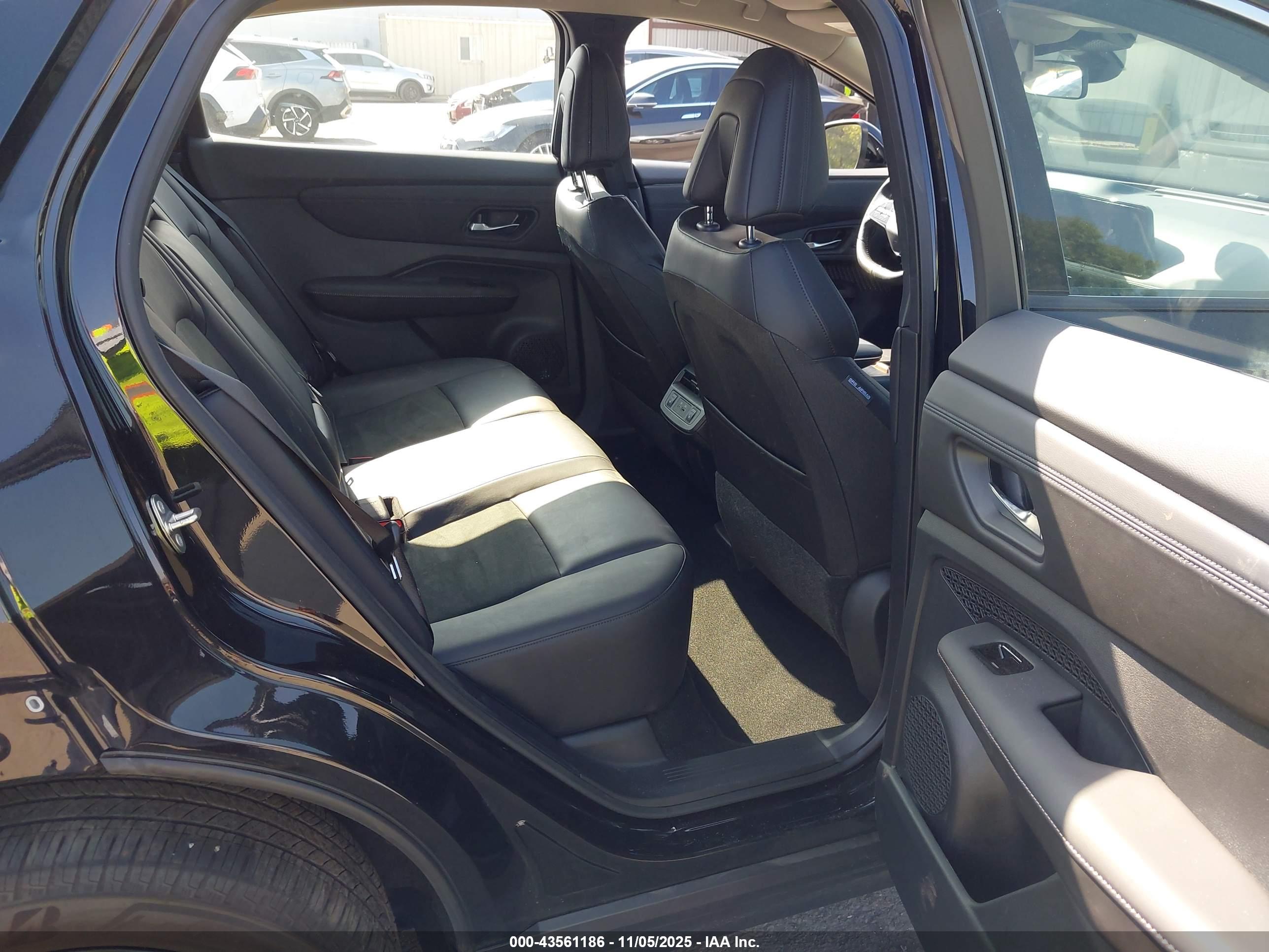NISSAN ARIYA image 8