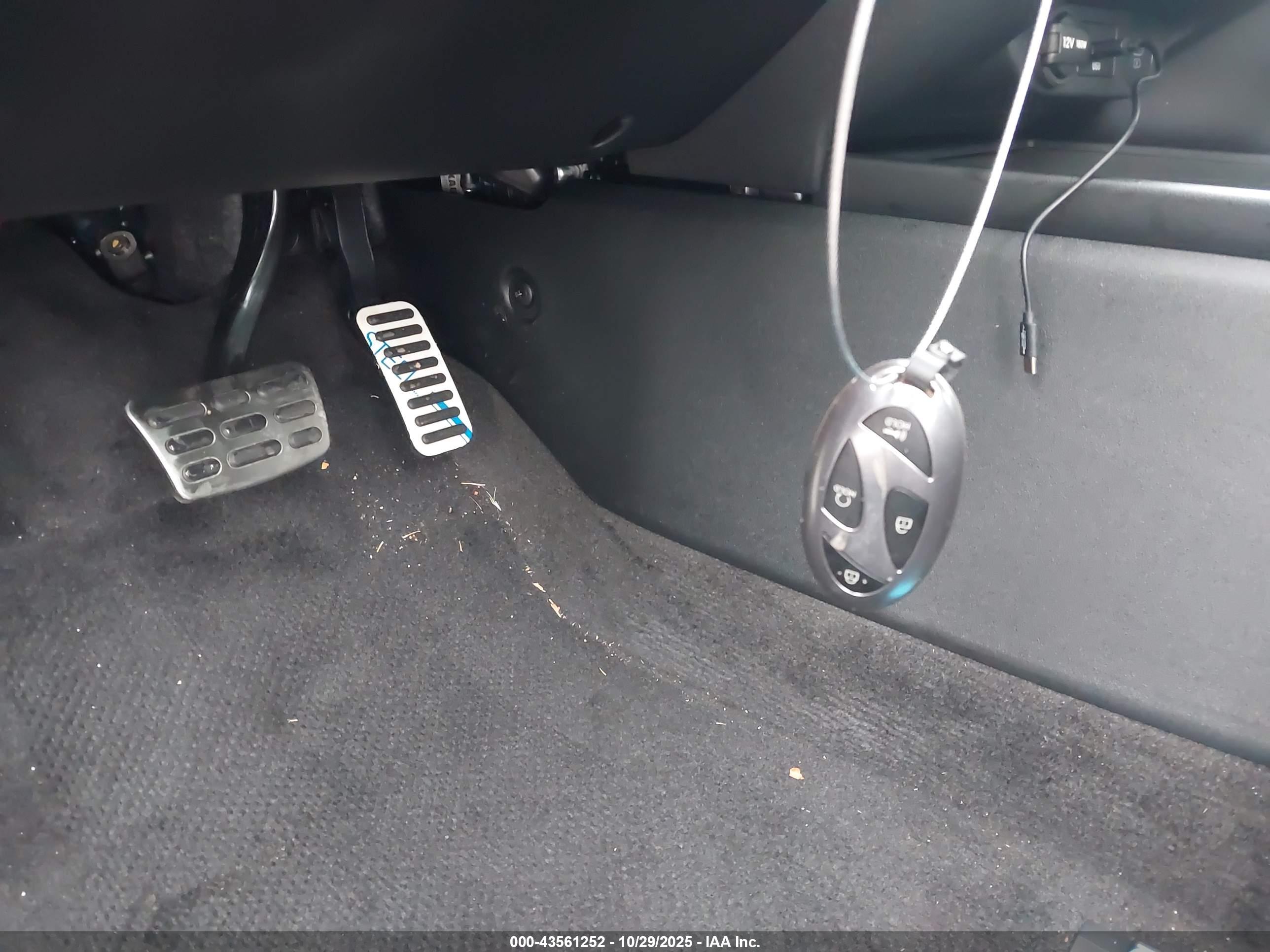 HYUNDAI ELANTRA image 11