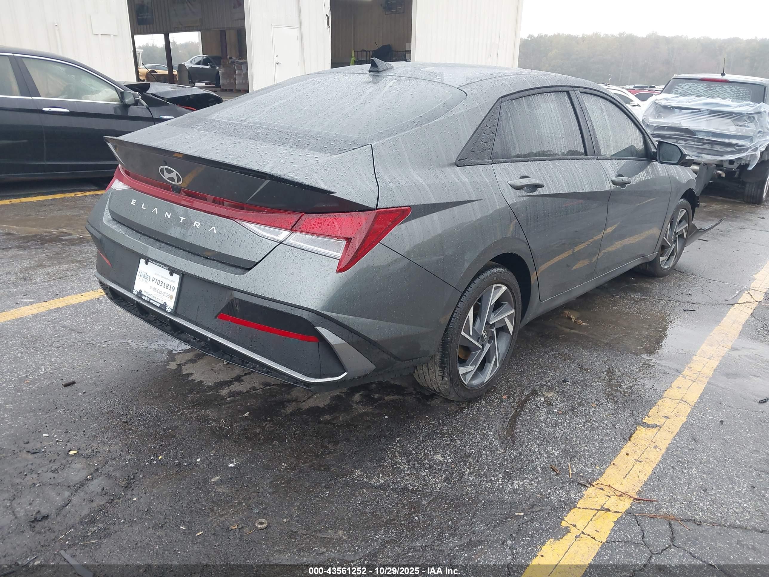 HYUNDAI ELANTRA image 4
