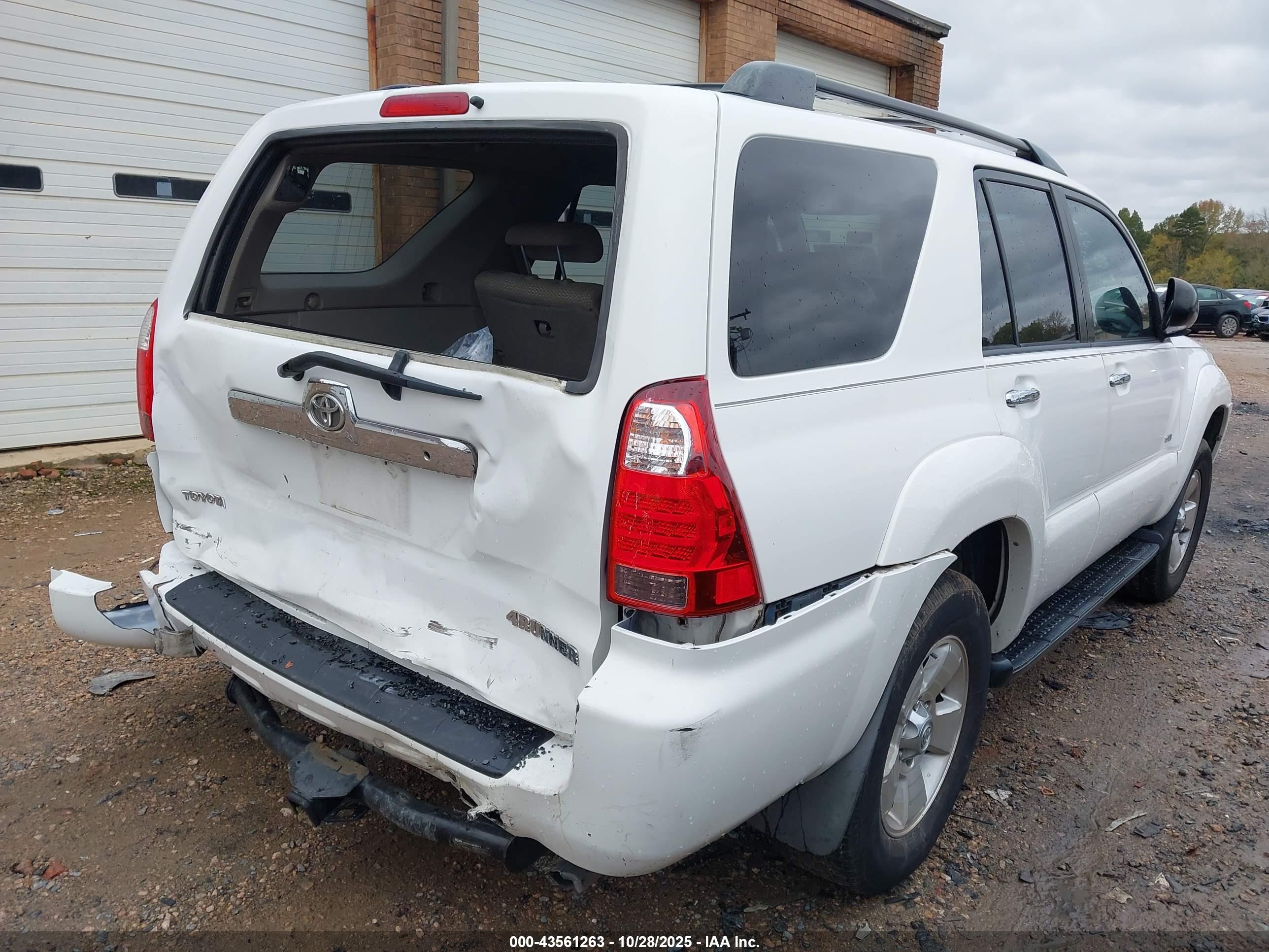 TOYOTA 4RUNNER image 6
