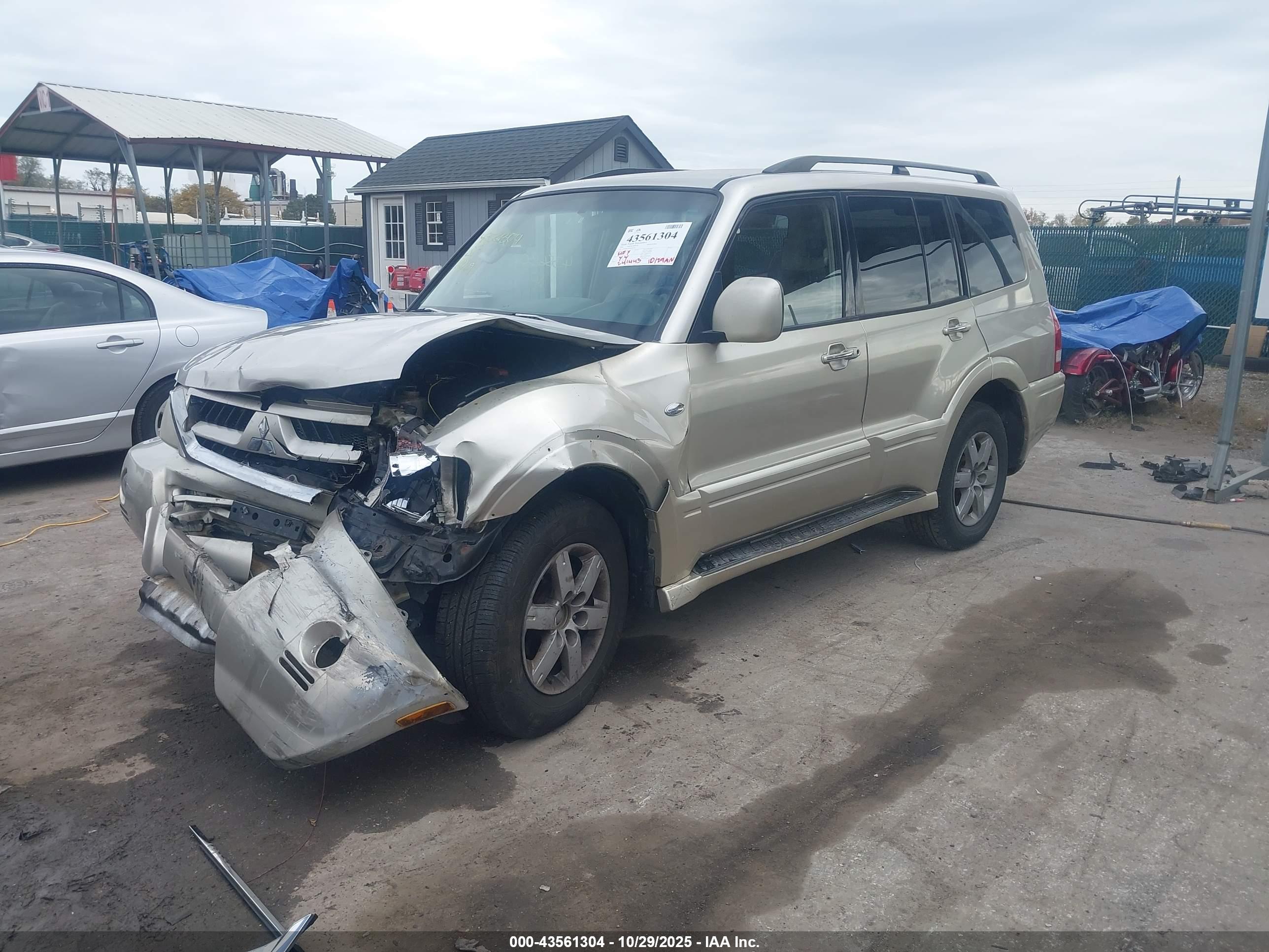 MITSUBISHI MONTERO image 2