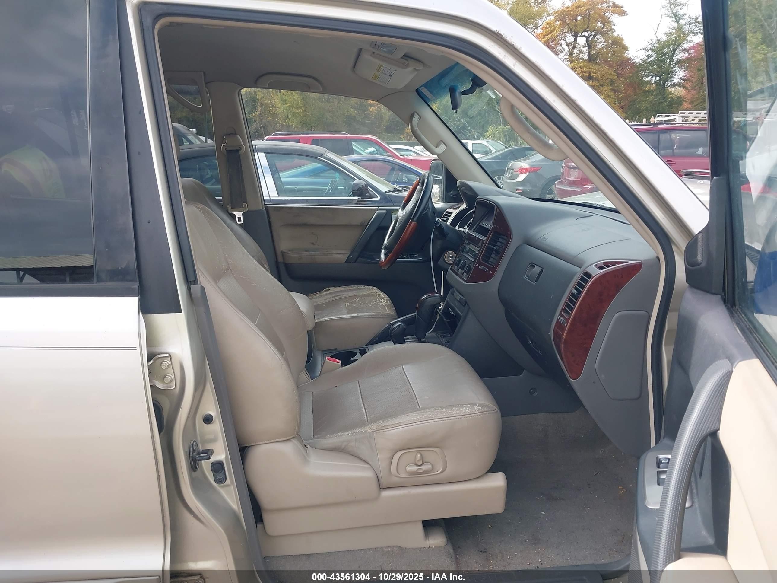 MITSUBISHI MONTERO image 5