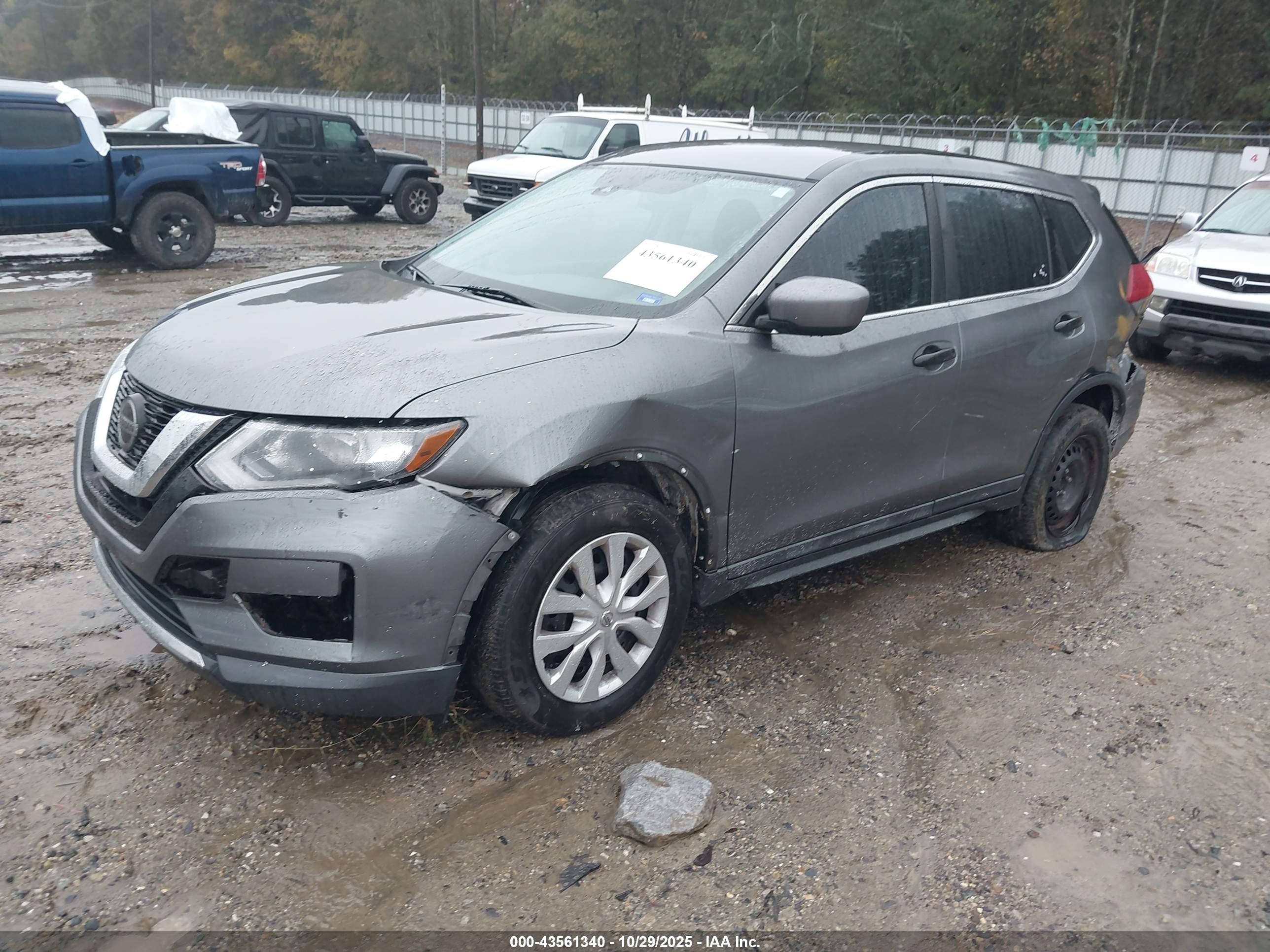NISSAN ROGUE image 2