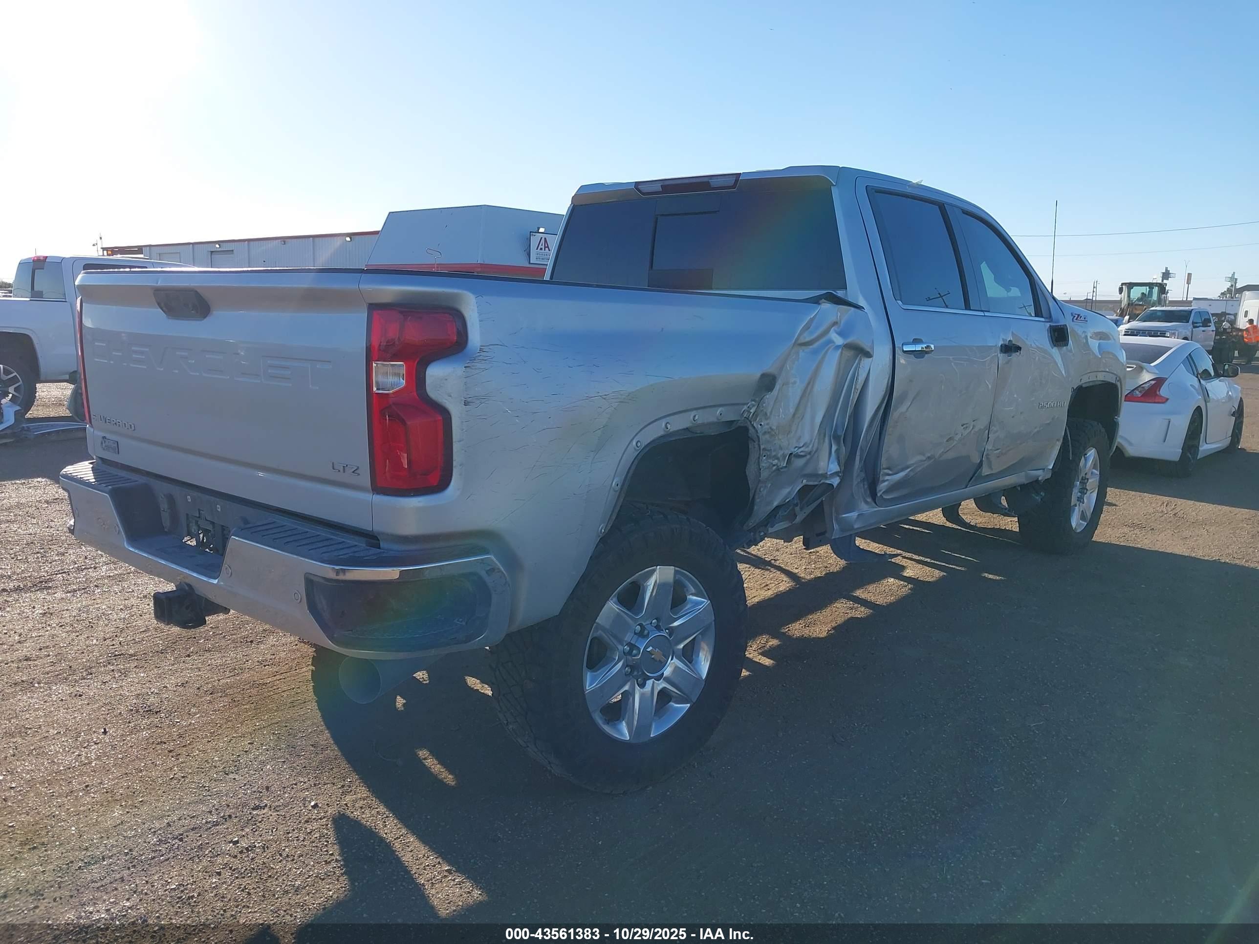 CHEVROLET SILVERADO image 4