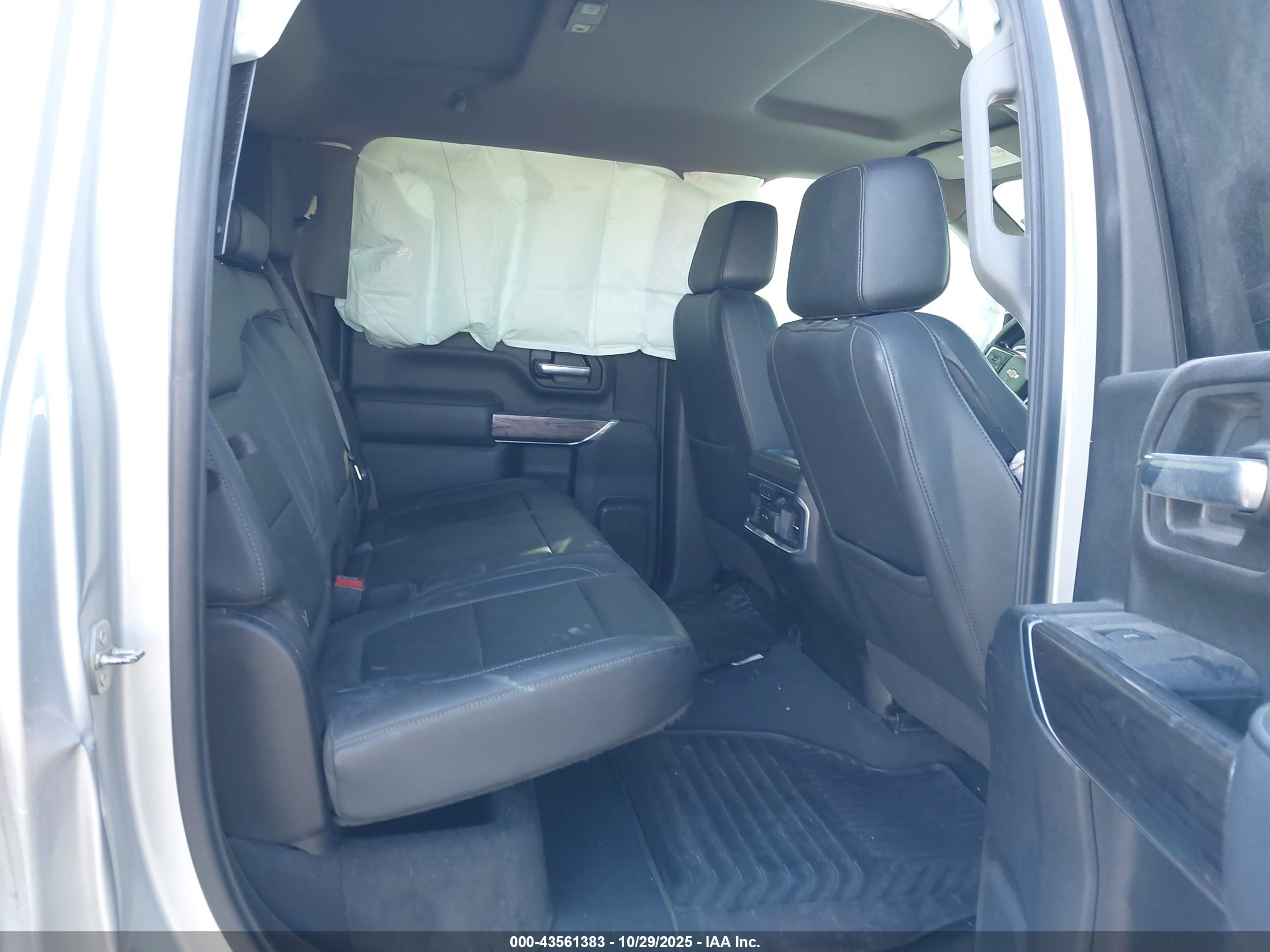 CHEVROLET SILVERADO image 8