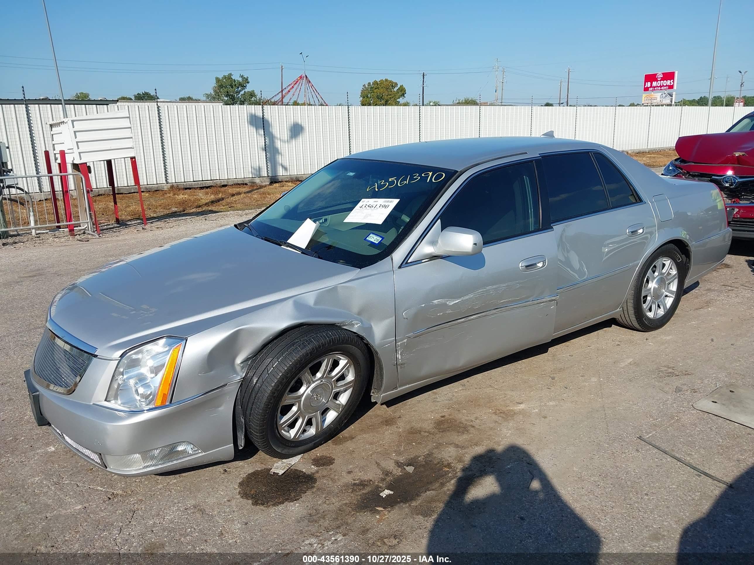 CADILLAC DTS image 2