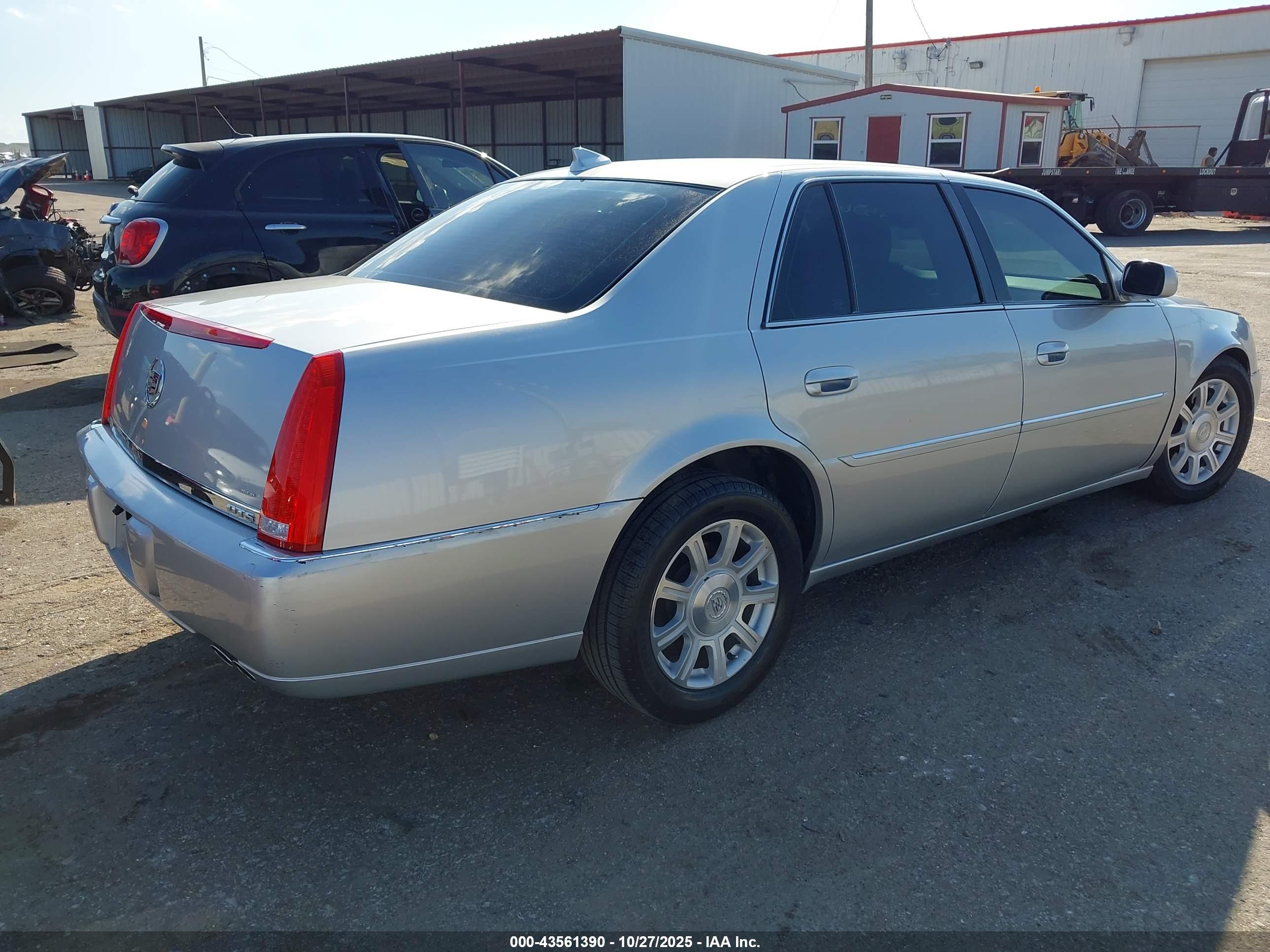 CADILLAC DTS image 4