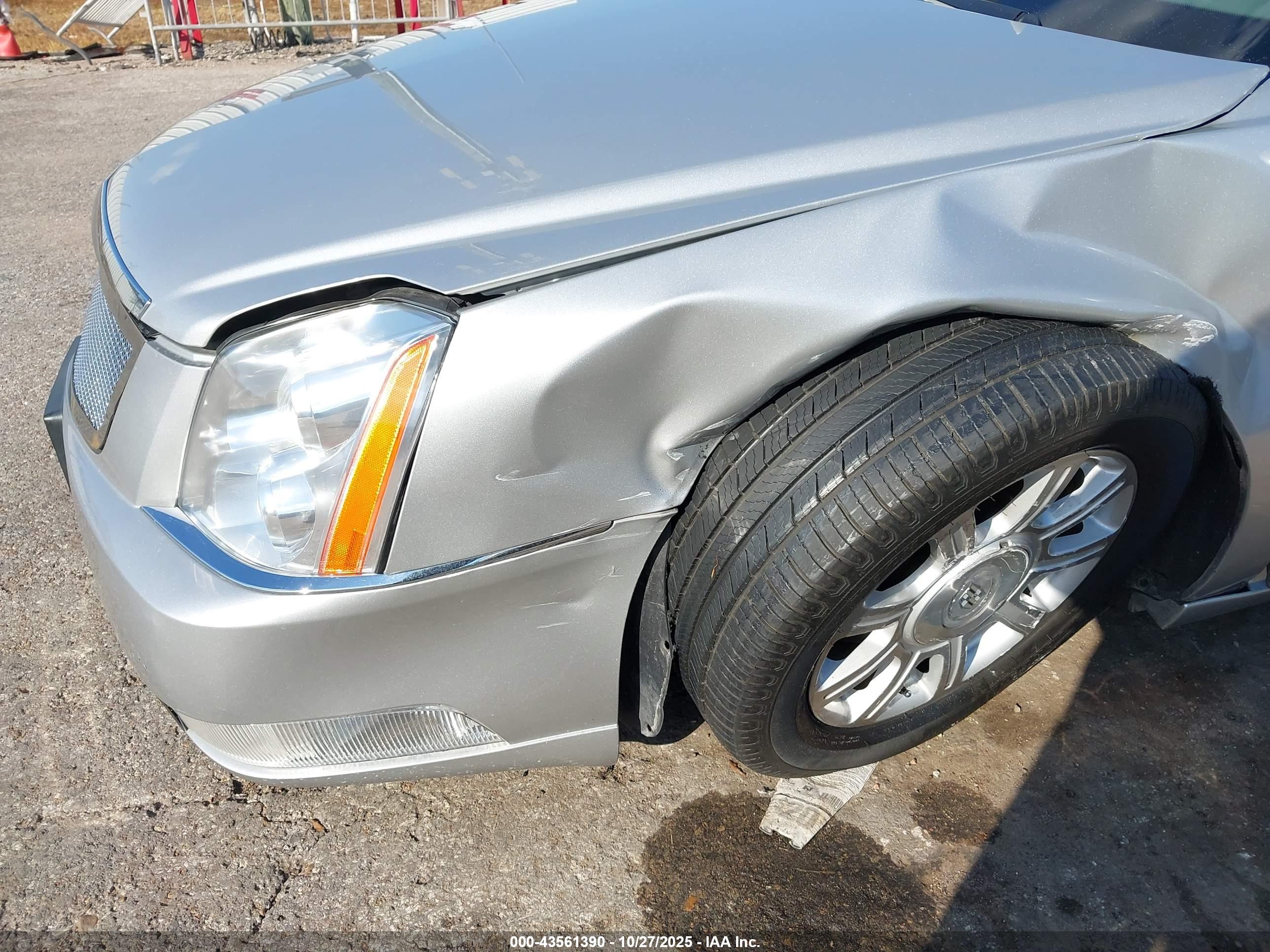 CADILLAC DTS image 6