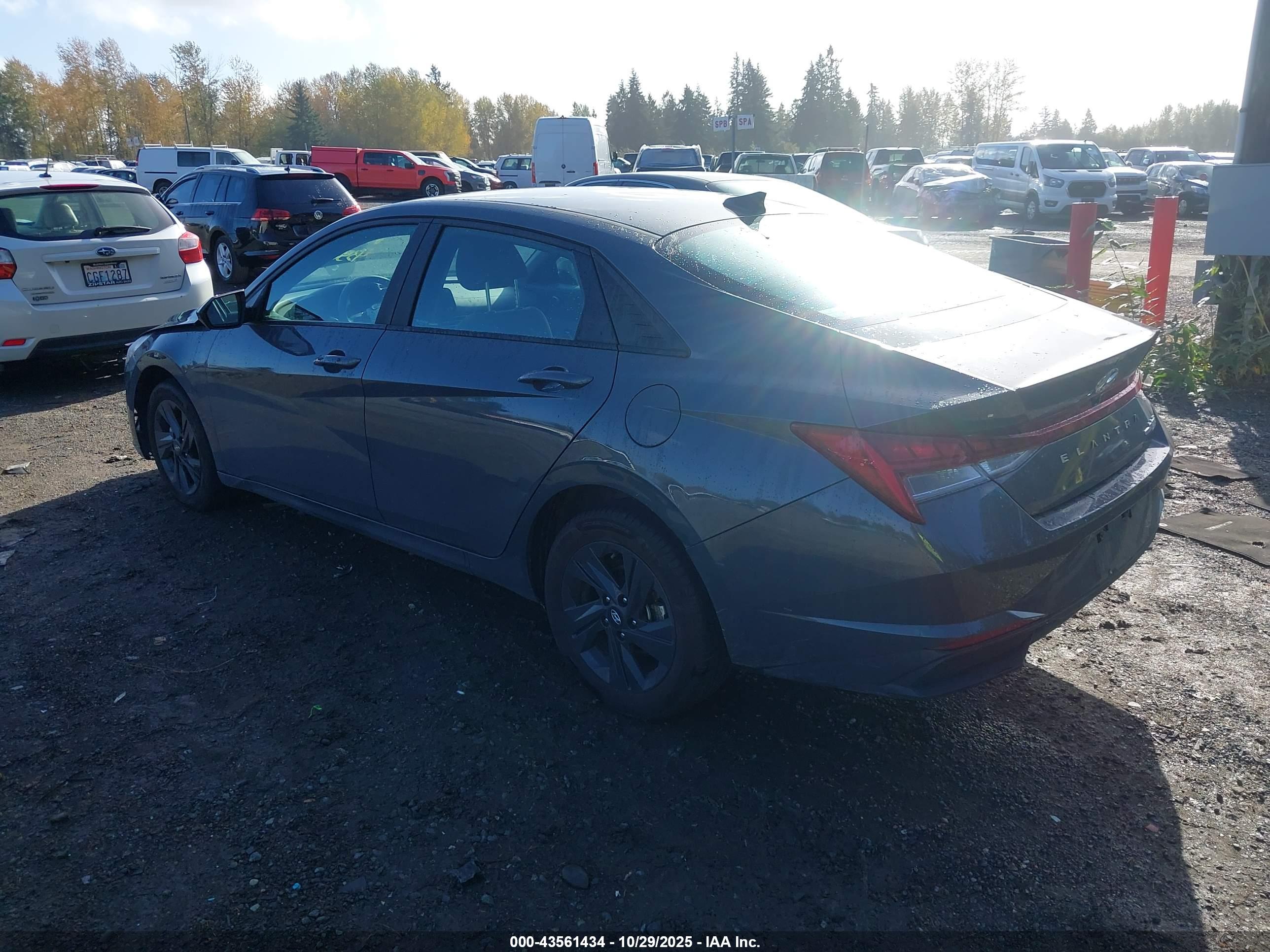 HYUNDAI ELANTRA image 3