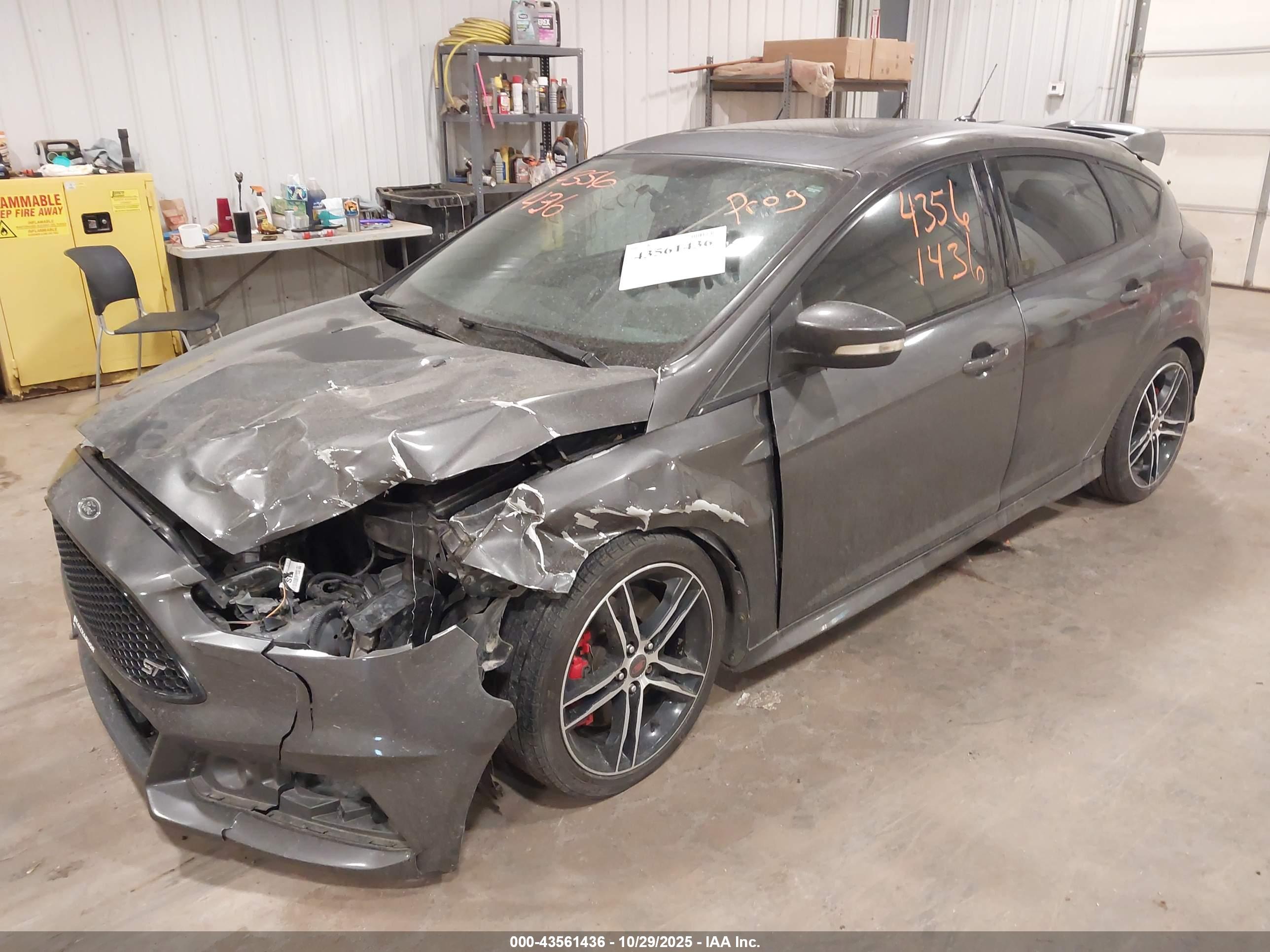FORD FOCUS image 2
