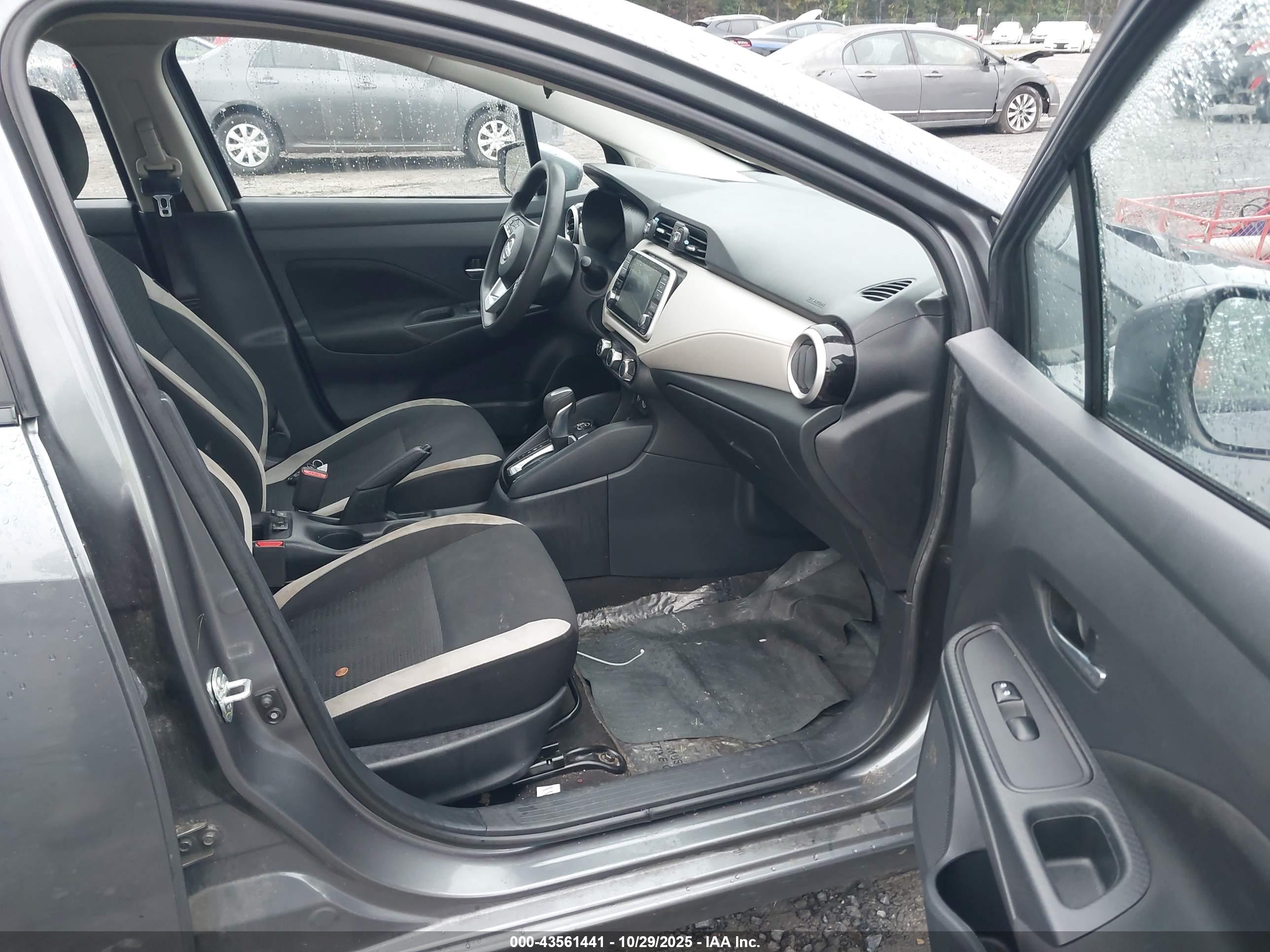 NISSAN VERSA image 5