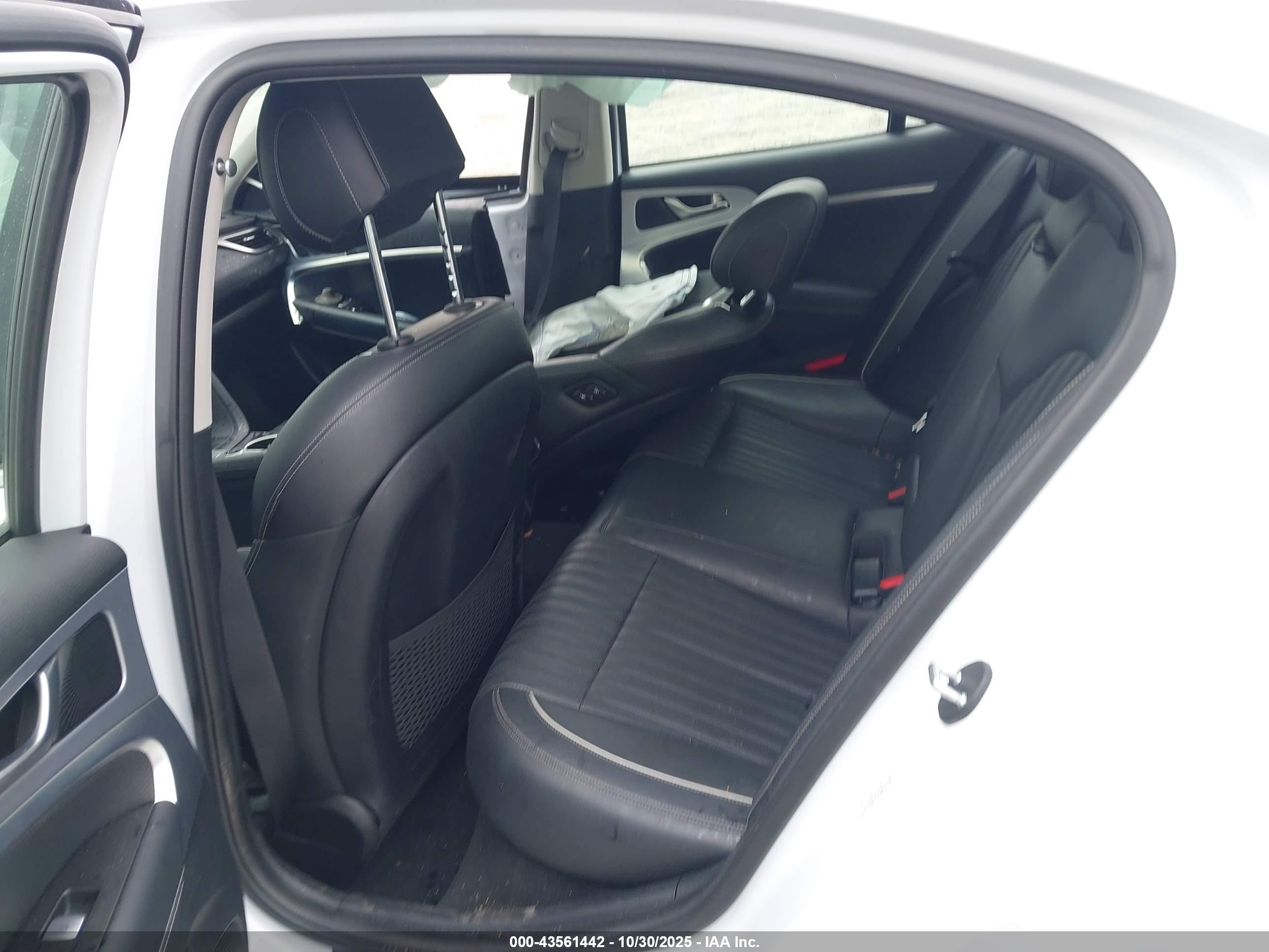 GENESIS G70 image 8