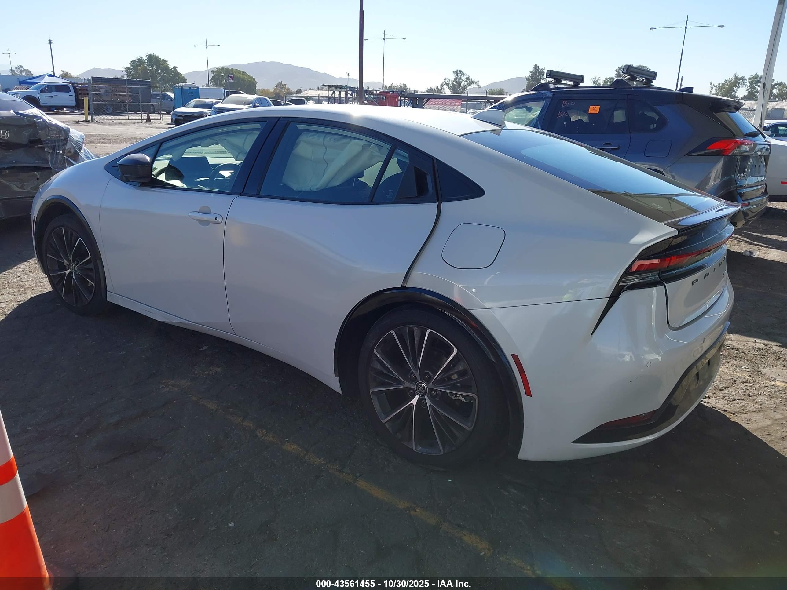 TOYOTA PRIUS image 3