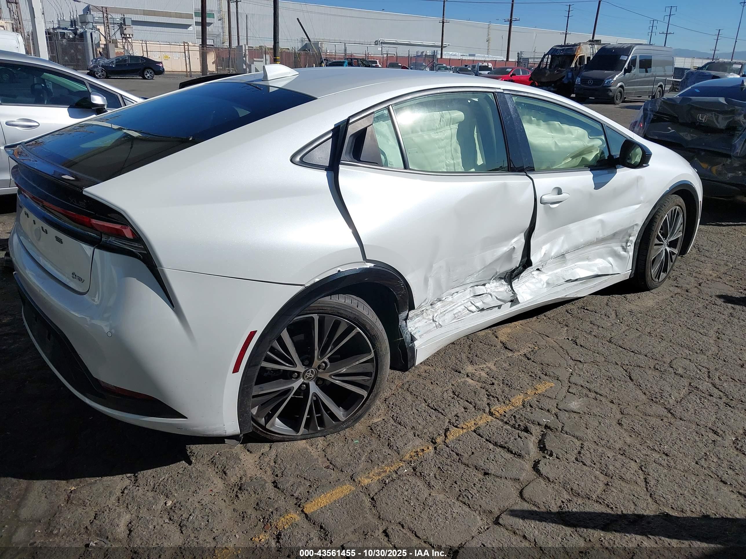 TOYOTA PRIUS image 4