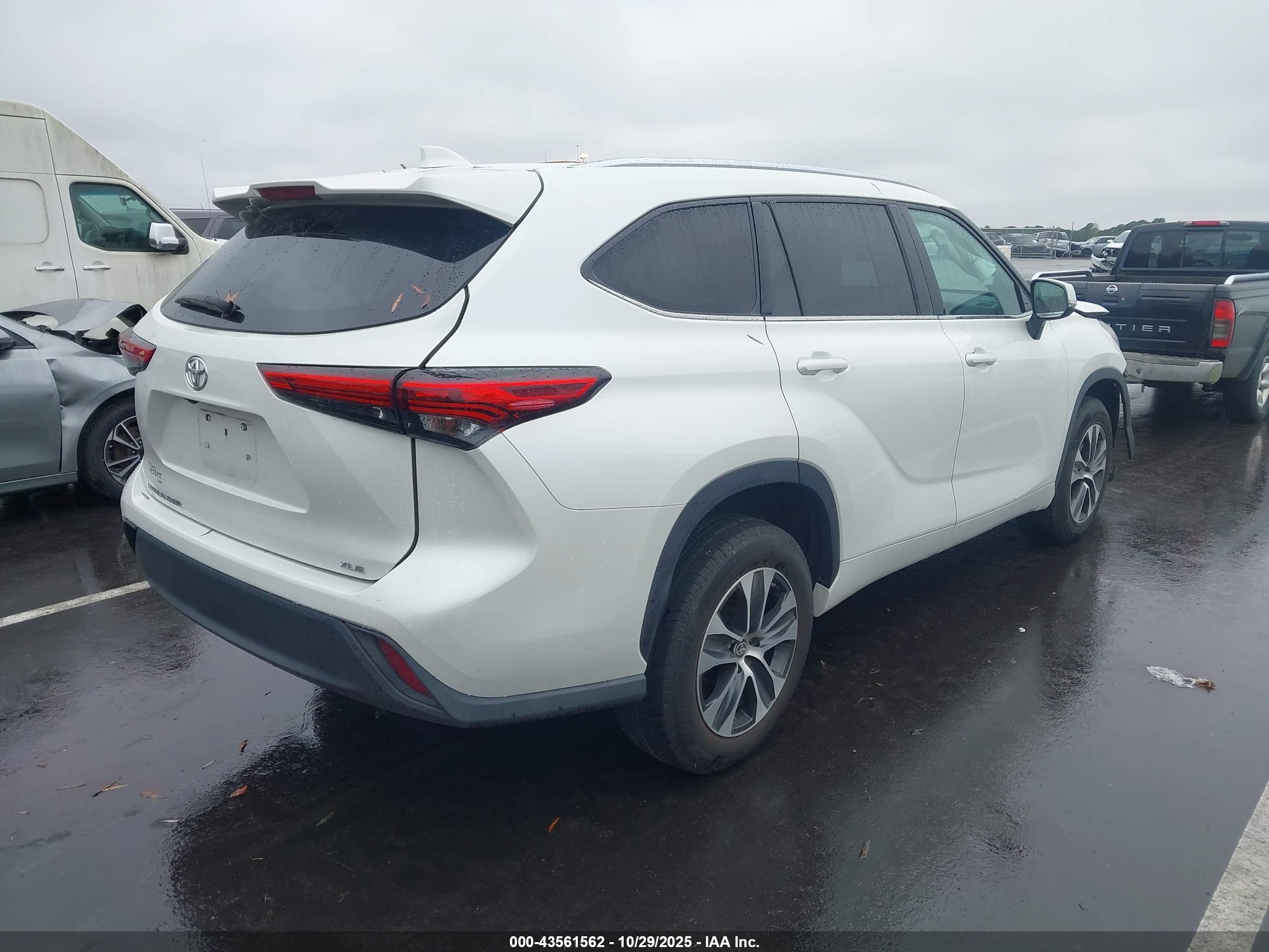 TOYOTA HIGHLANDER image 4