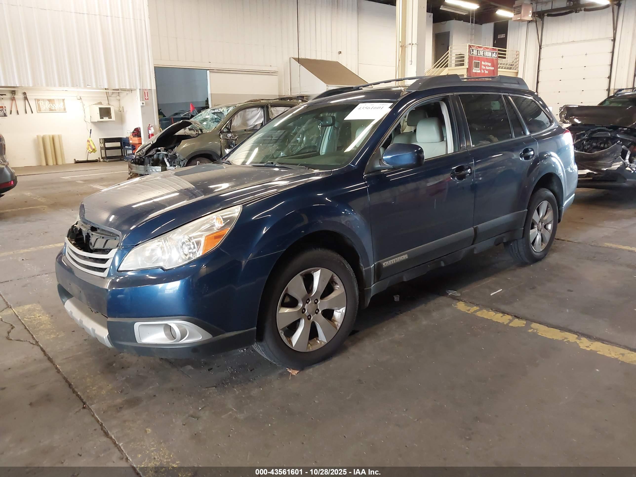 SUBARU OUTBACK image 2