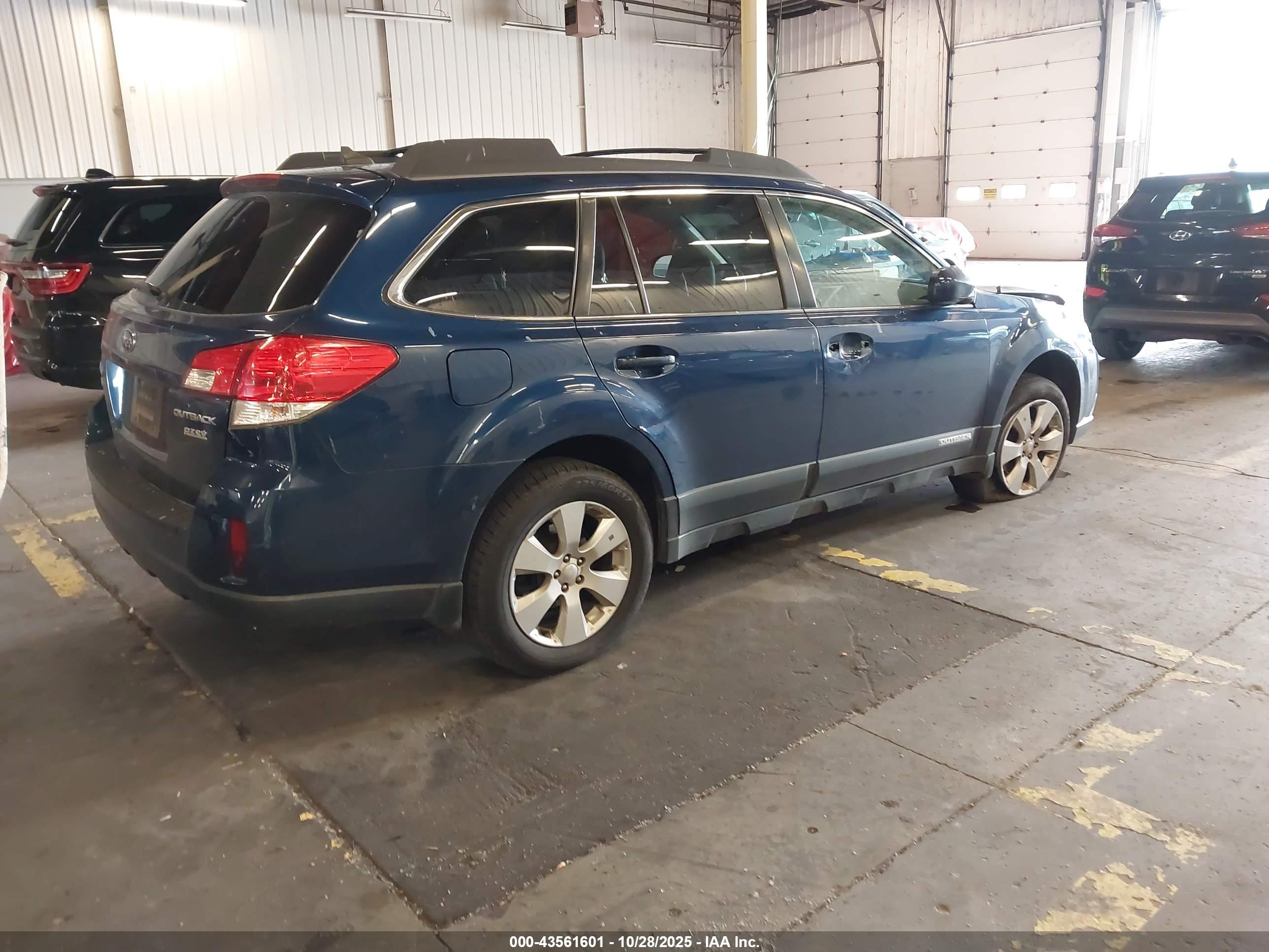 SUBARU OUTBACK image 4