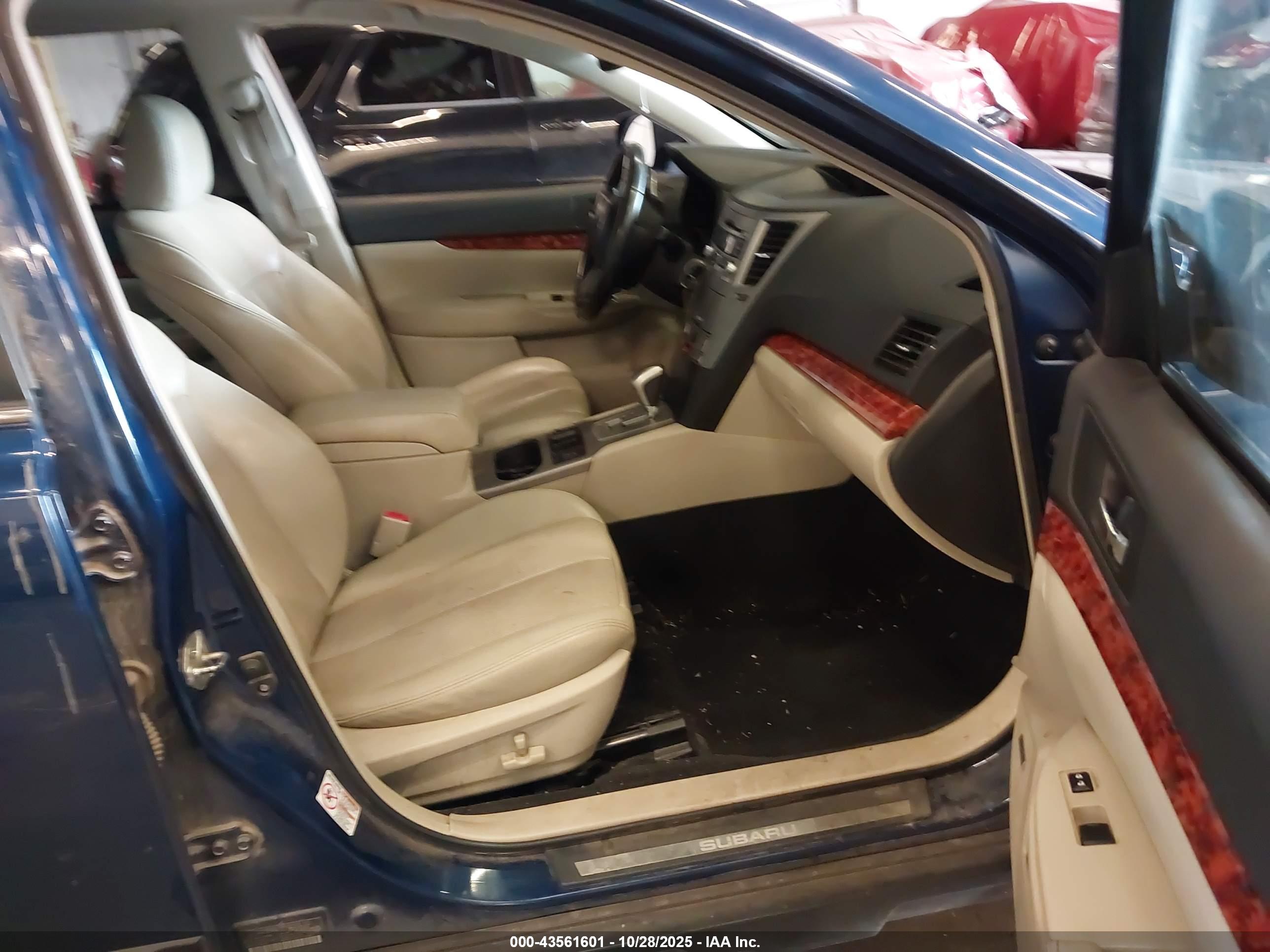 SUBARU OUTBACK image 5