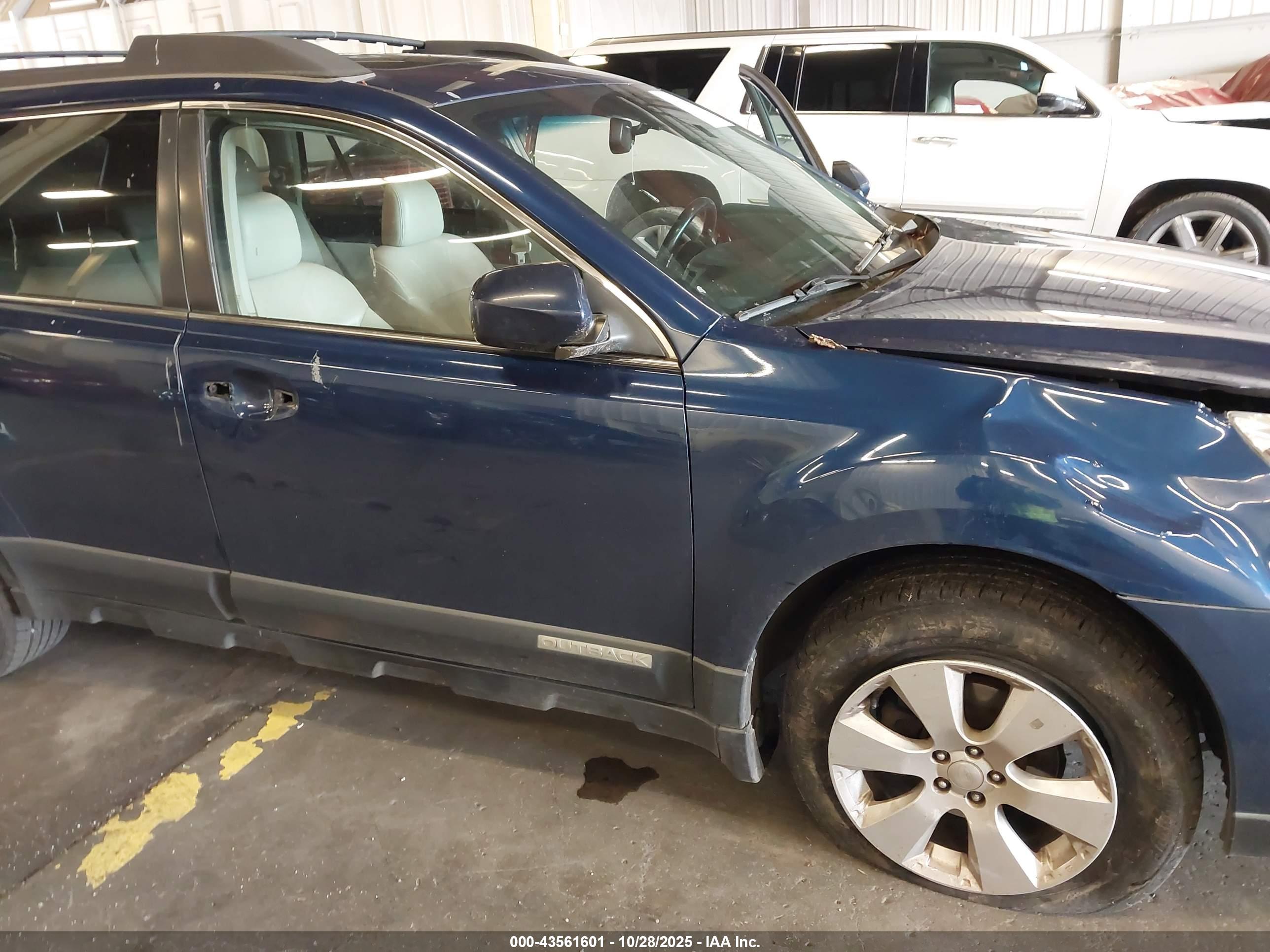 SUBARU OUTBACK image 6