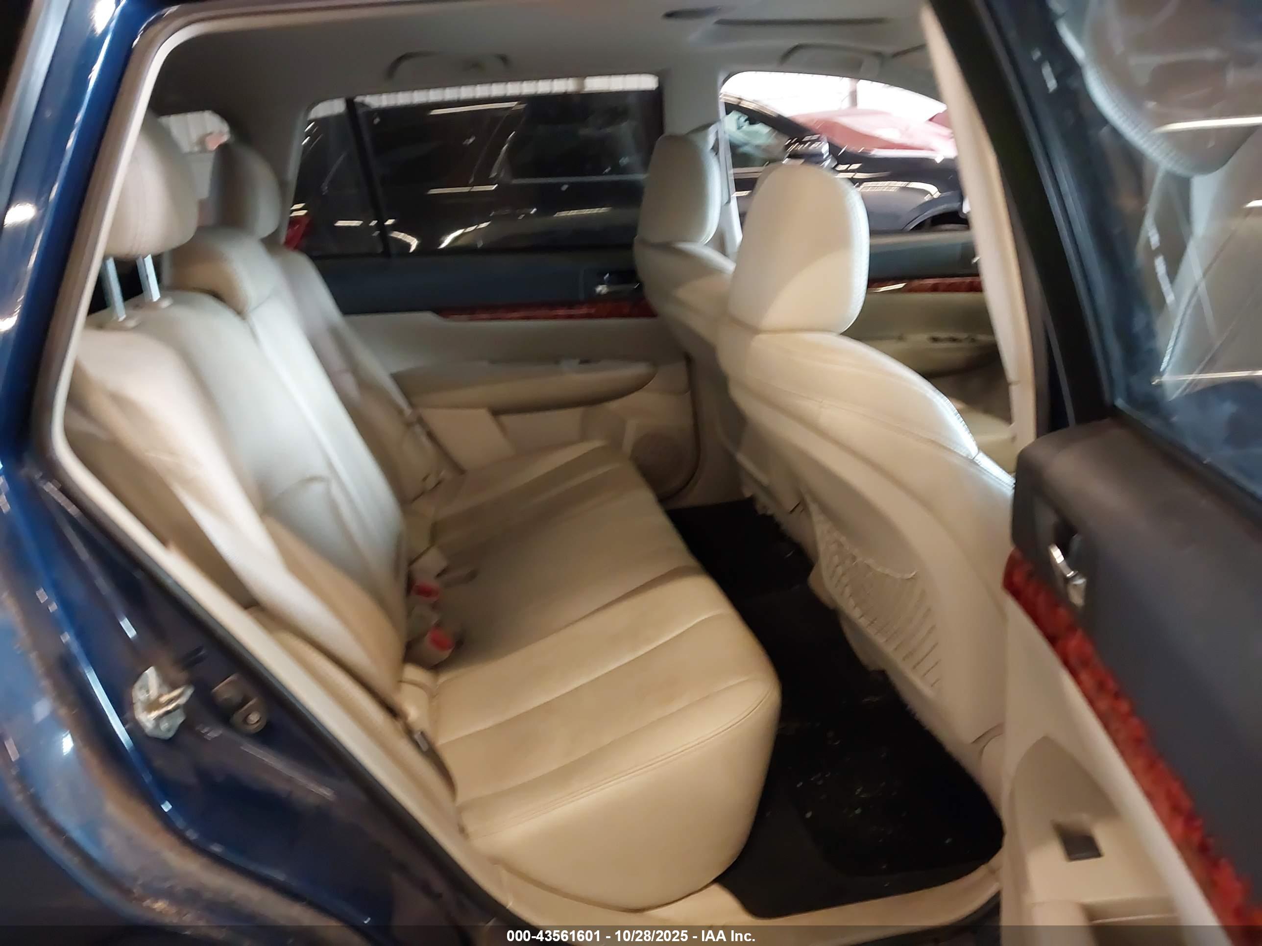 SUBARU OUTBACK image 8